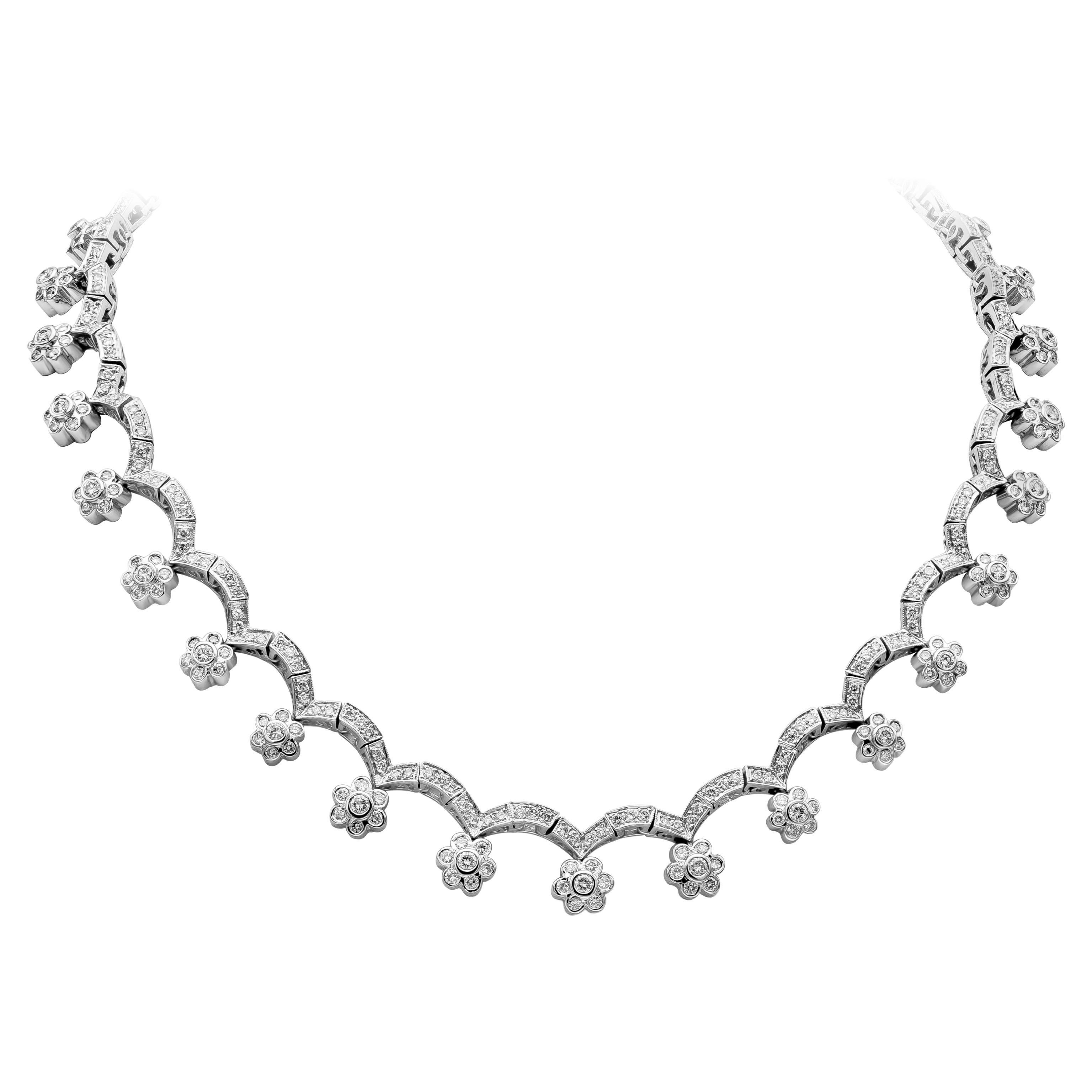 Collier de mode à motif fleuri en diamants ronds de 10,21 carats au total en vente