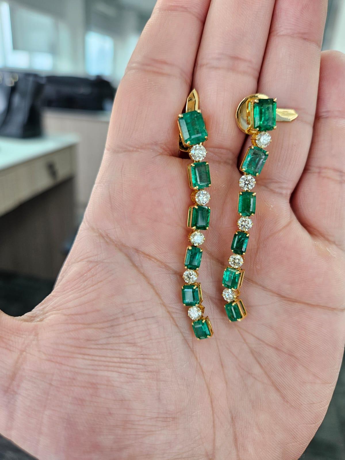 Modern 10.22 carats natural Zambian Emerald & Diamonds Chandelier Earrings in 18K Gold For Sale