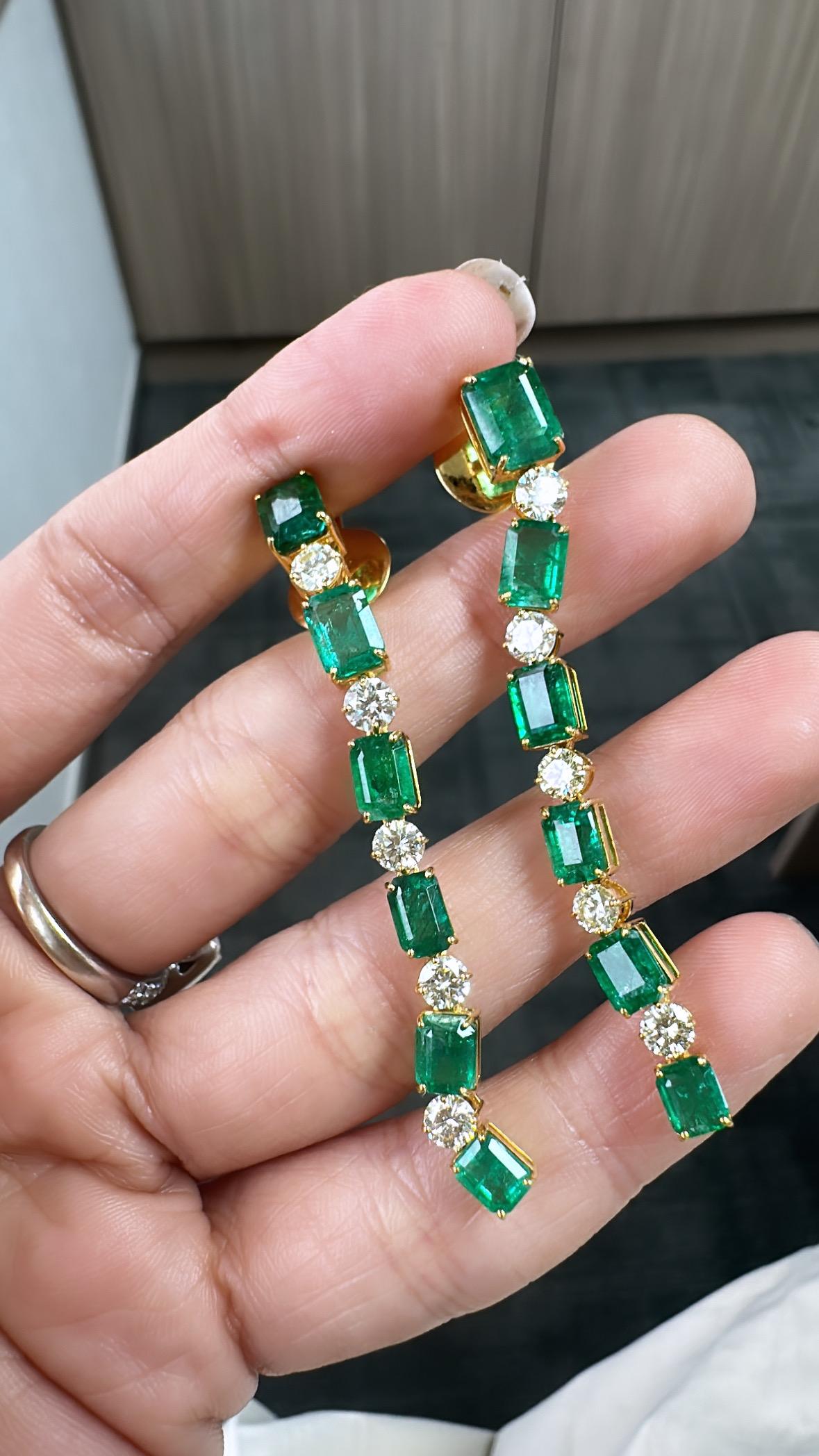 10.22 carats natural Zambian Emerald & Diamonds Chandelier Earrings in 18K Gold For Sale 3