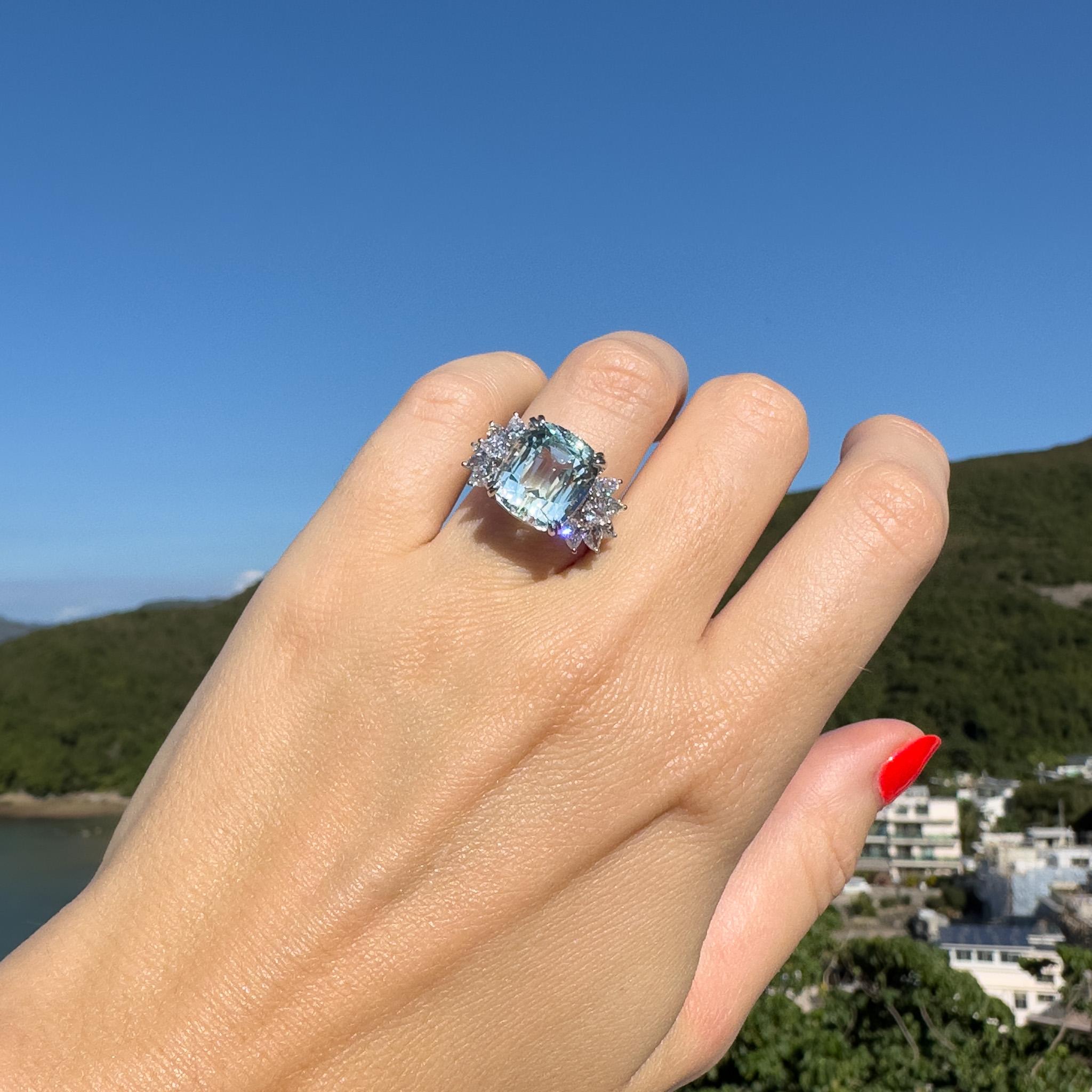 10.22ct Aquamarine and Diamond Cocktail Ring In New Condition For Sale In Sai Kung District, HK