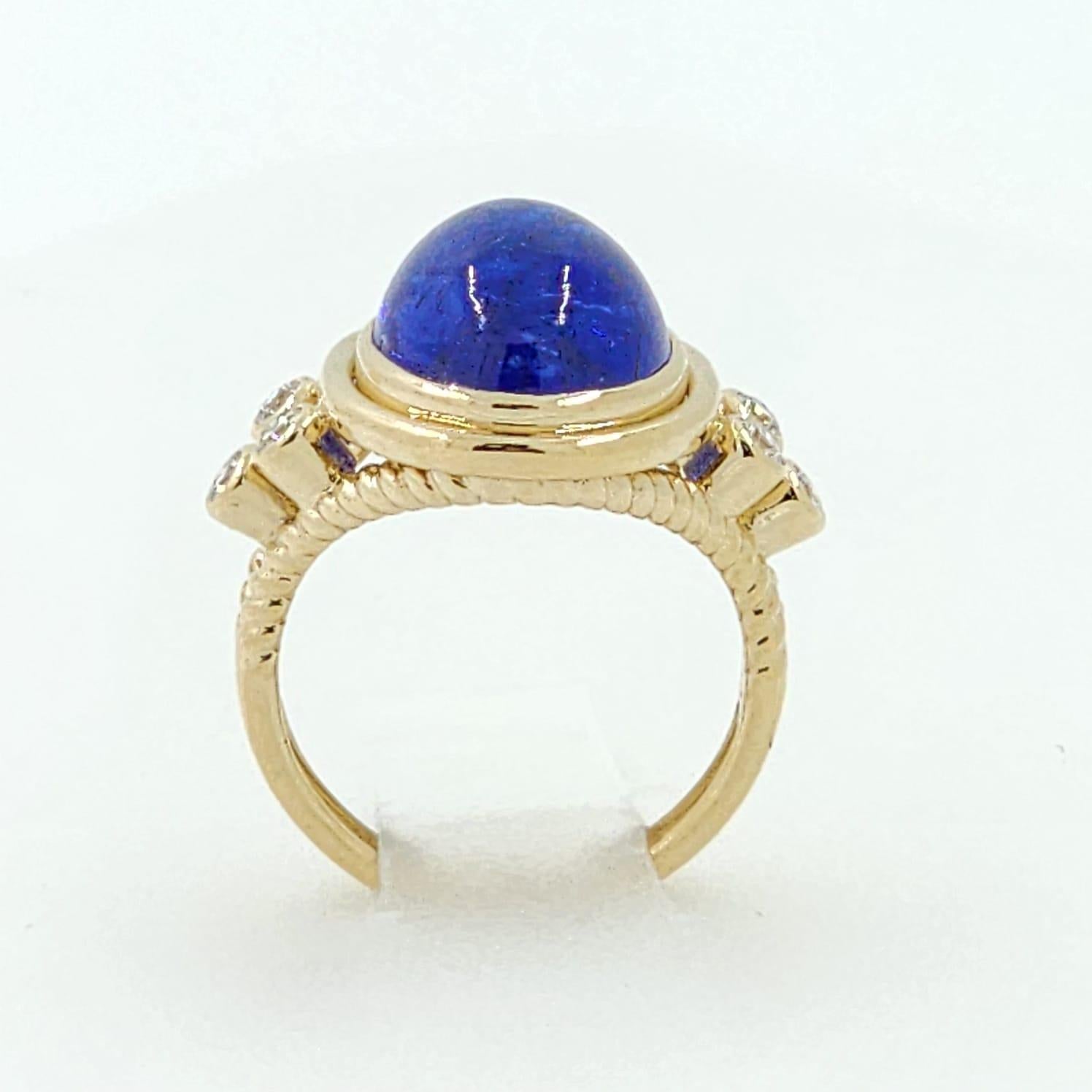 IGI Certified 10.22Ct Cabochon Tanzanite Cocktail Ring in 14K Yellow Gold In New Condition In Hong Kong, HK