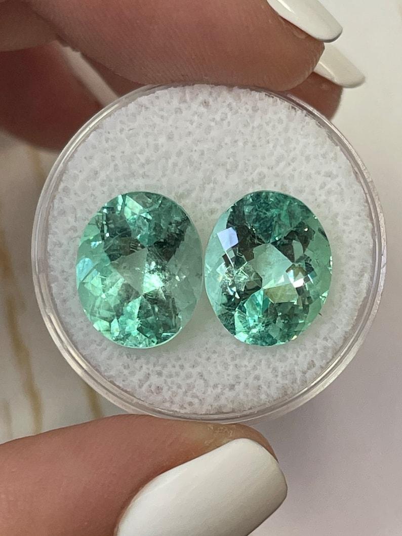 10.23tcw 13x10 Matching Oval Loose Colombian Emeralds - Genuine Pair Neuf - En vente à Jupiter, FL