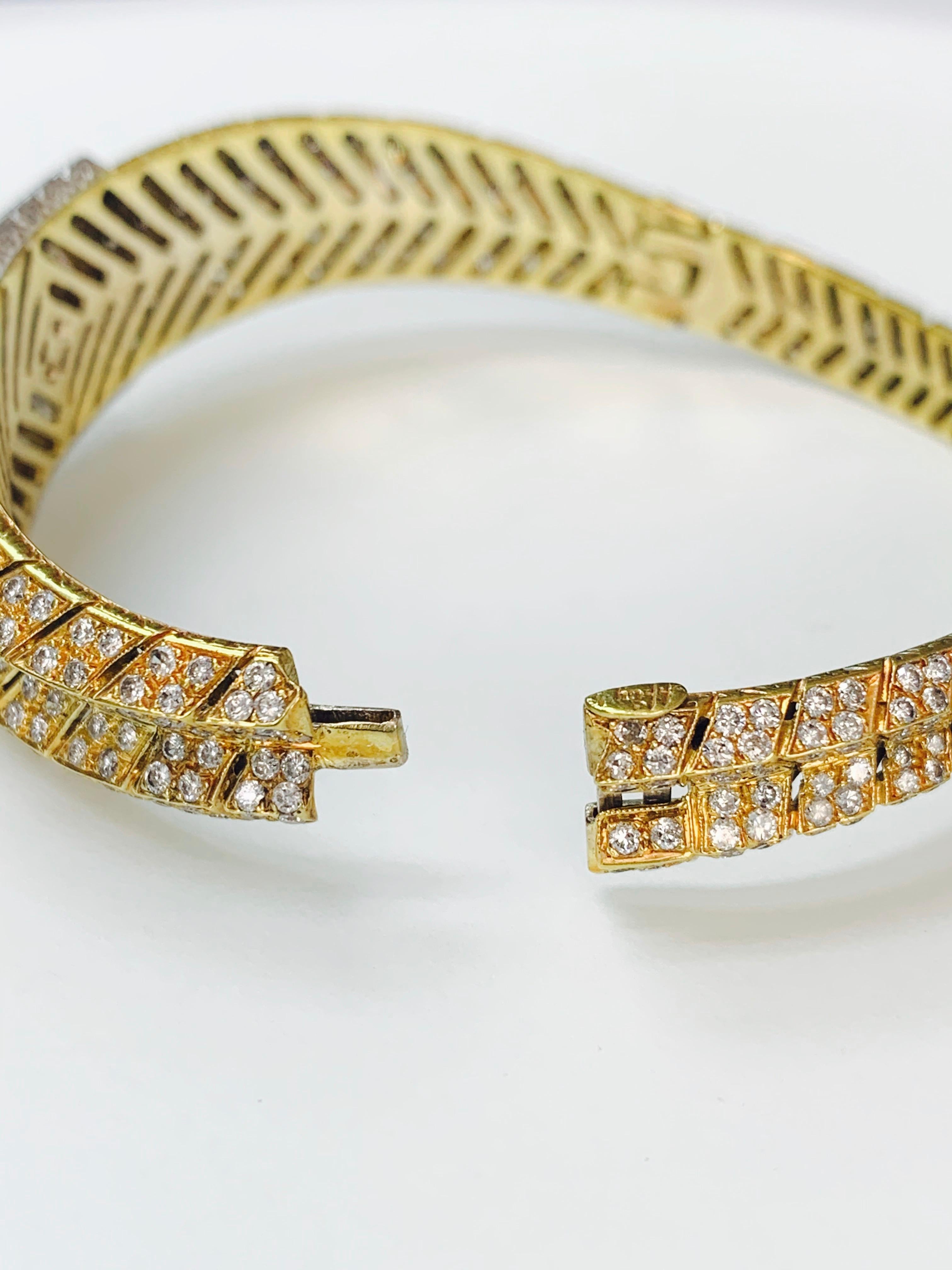 Bracelet jonc en or blanc 18 carats avec diamants blancs de 10,25 carats en vente 4