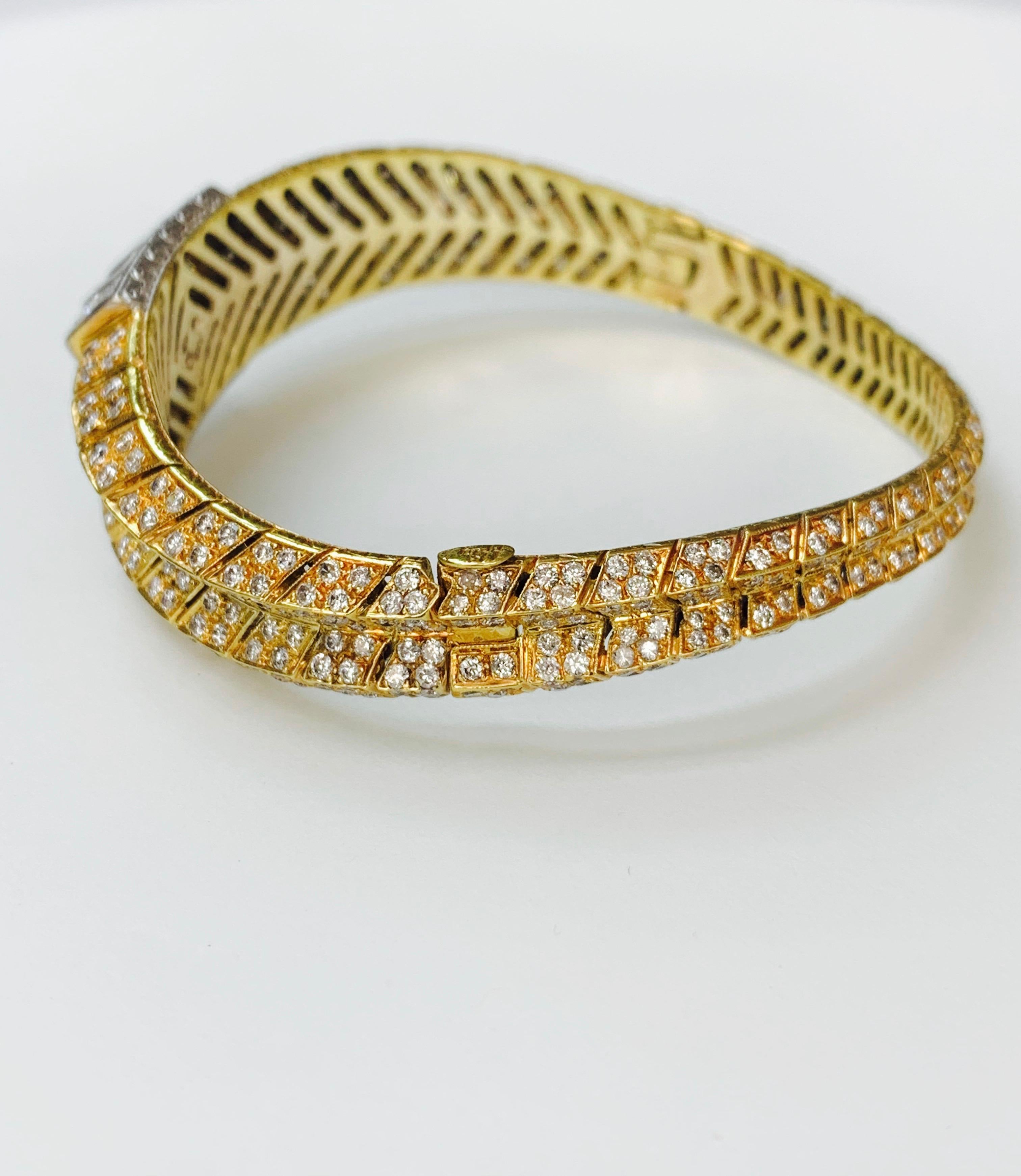 Bracelet jonc en or blanc 18 carats avec diamants blancs de 10,25 carats Neuf - En vente à New York, NY