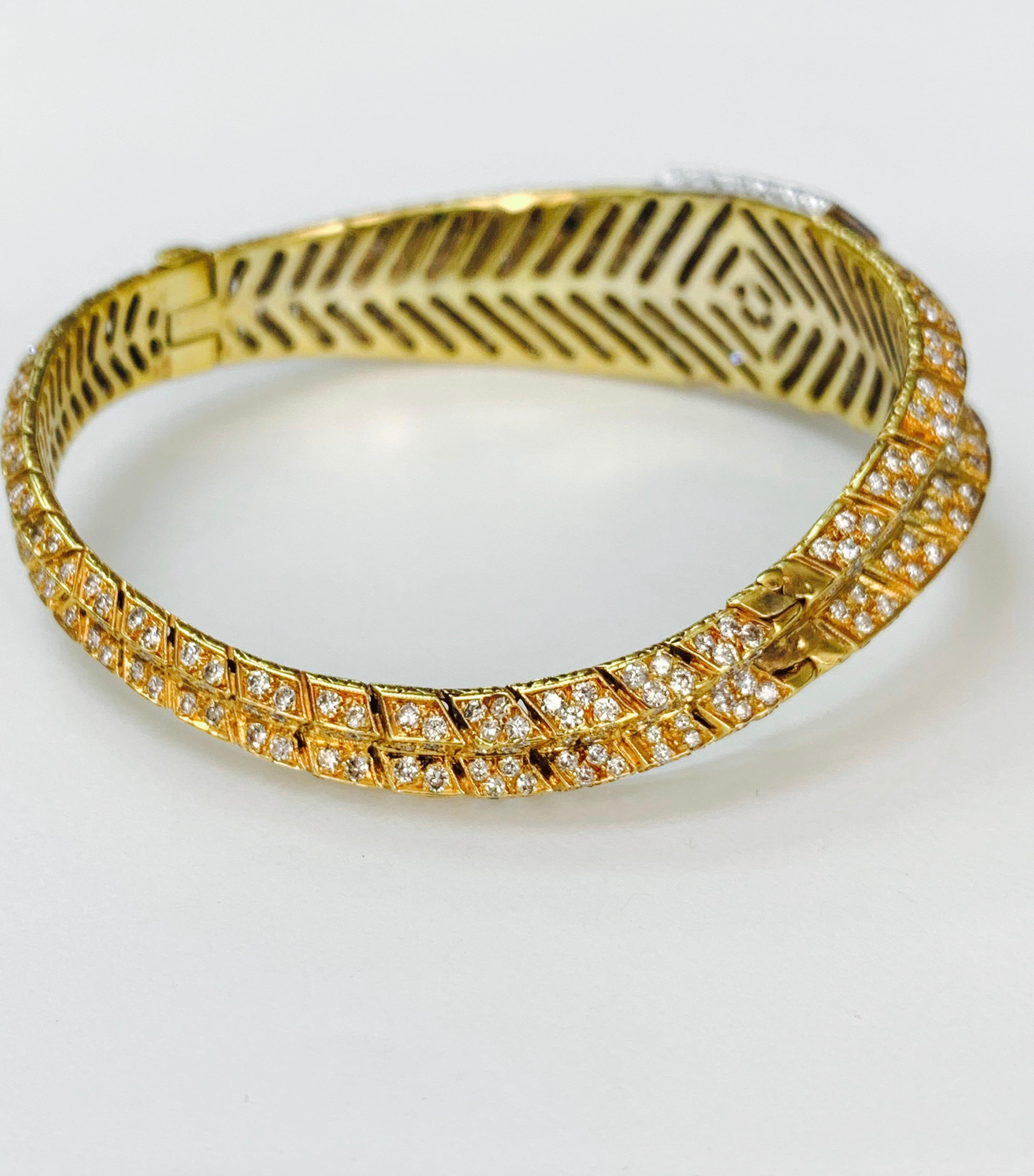 Bracelet jonc en or blanc 18 carats avec diamants blancs de 10,25 carats Pour femmes en vente