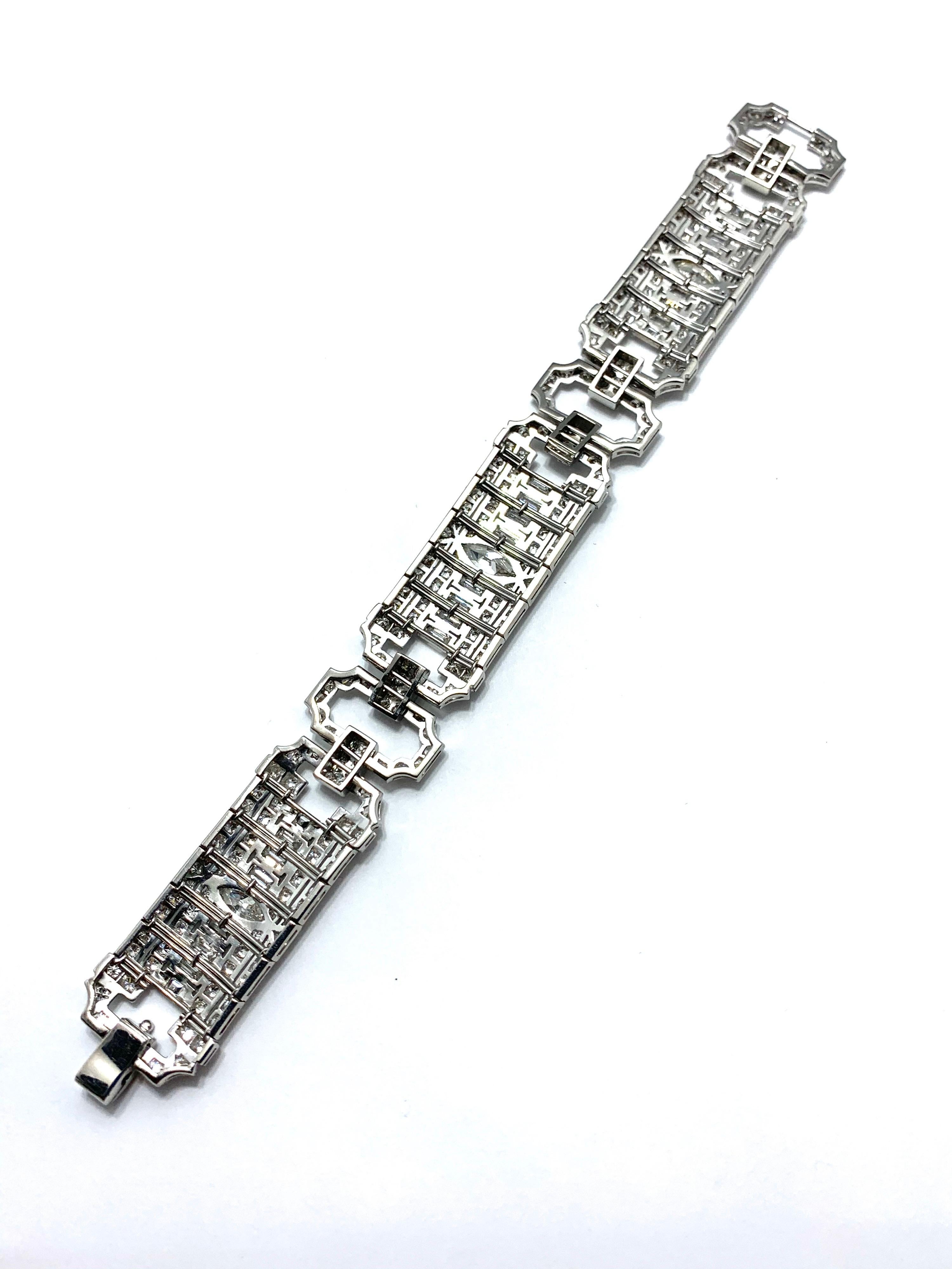 Women's or Men's 10.25 Carat Art Deco Style Diamond and Platinum Bracelet