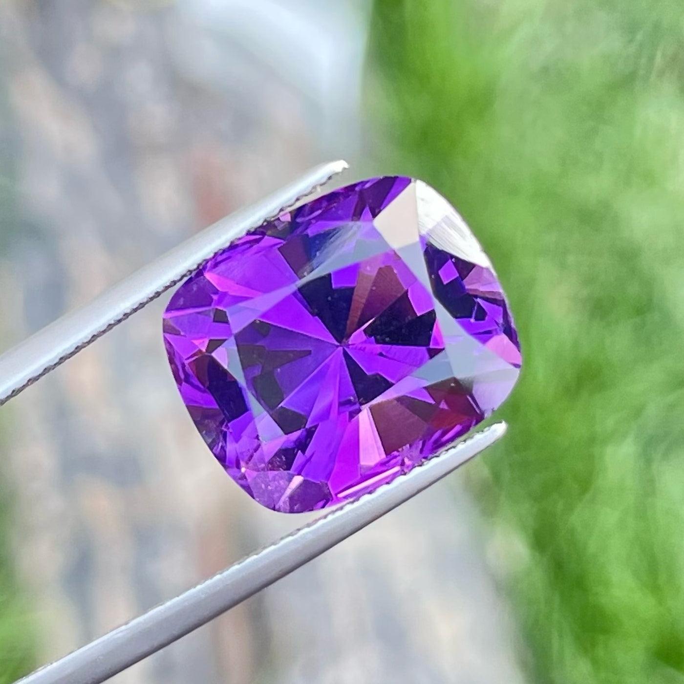 10.25 Carats Natural Gorgeous Amethyst Gem Amethyst Gemstone for Jewellery  In New Condition For Sale In Bangkok, TH