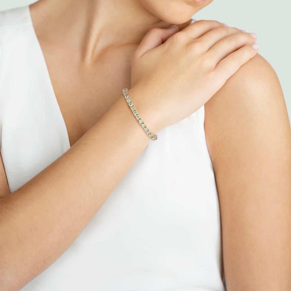 Sie werden der Neid des Abends mit 10,26 Karat Gesamtgewicht von 36, fast 1/3 Karat runde Diamanten jede Zacke in diesem erheblichen 14K Gelbgold und natürlichen Diamanten Tennis-Armband gesetzt werden.

Metall Typ: 14K Gelbgold
Punzierungen: 14K,