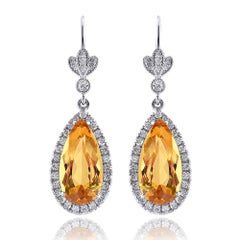 Gemma di topazio giallo naturale da 10,26 carati in orecchini in oro bianco 14K con diamanti