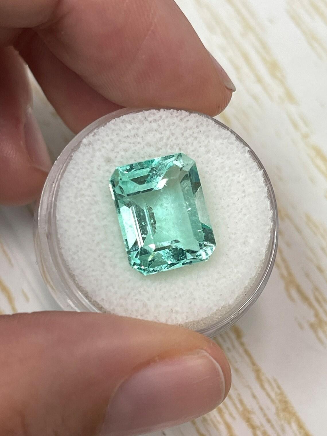 Moderno 10,26ct VS Smeraldo colombiano Jyotish: 13x11 Taglio Smeraldo Verde per l'Astrologia in vendita
