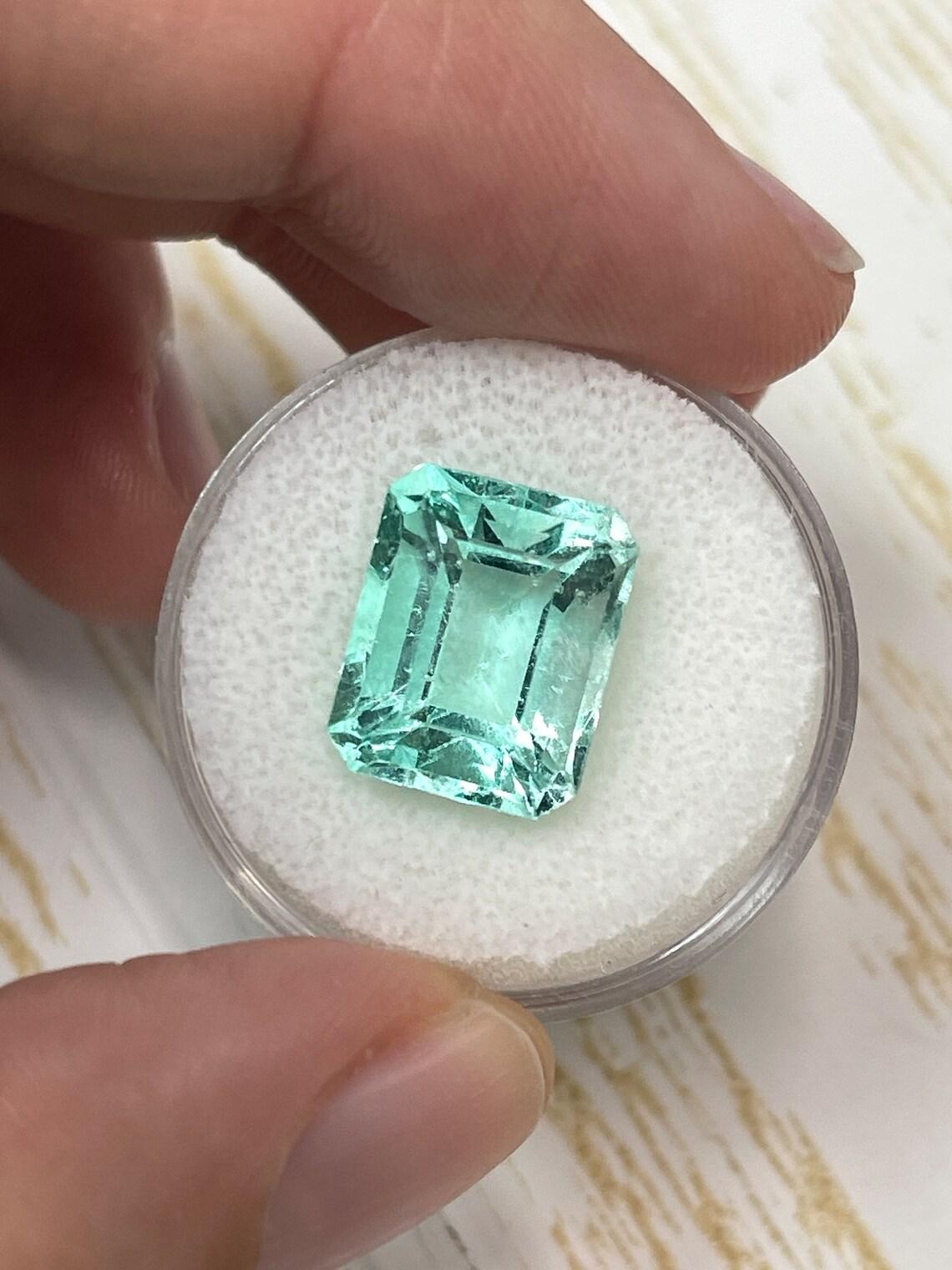 Taglio smeraldo 10,26ct VS Smeraldo colombiano Jyotish: 13x11 Taglio Smeraldo Verde per l'Astrologia in vendita