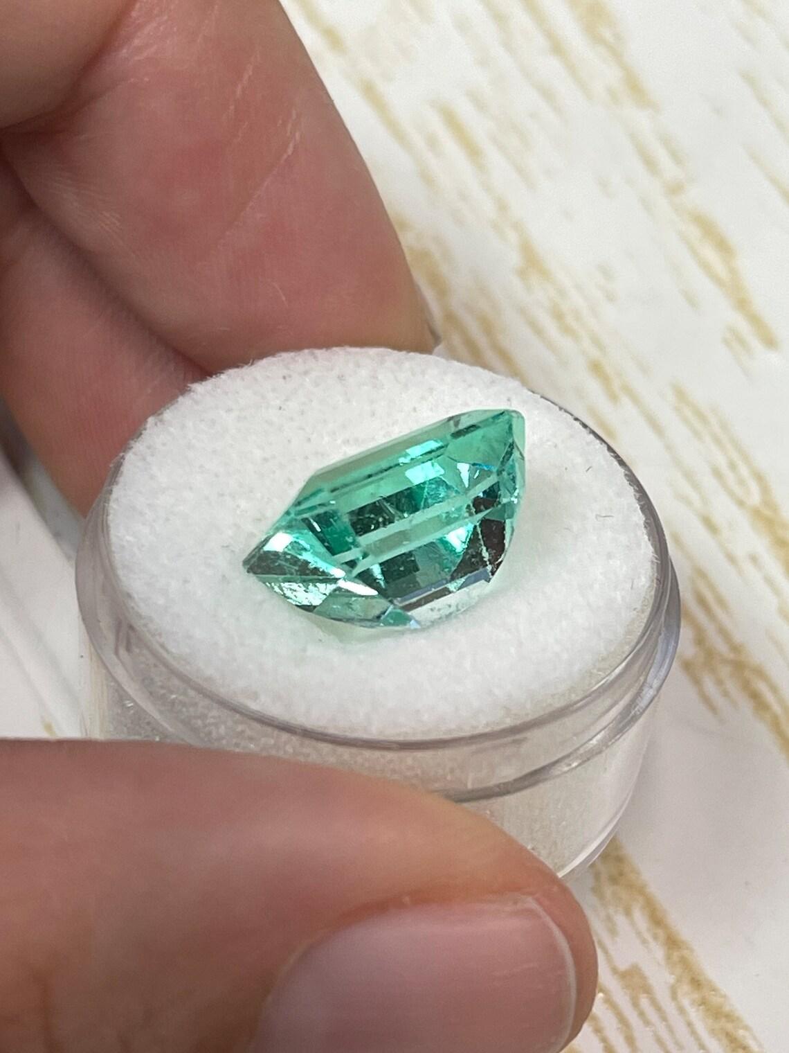 10,26ct VS Smeraldo colombiano Jyotish: 13x11 Taglio Smeraldo Verde per l'Astrologia in vendita 1