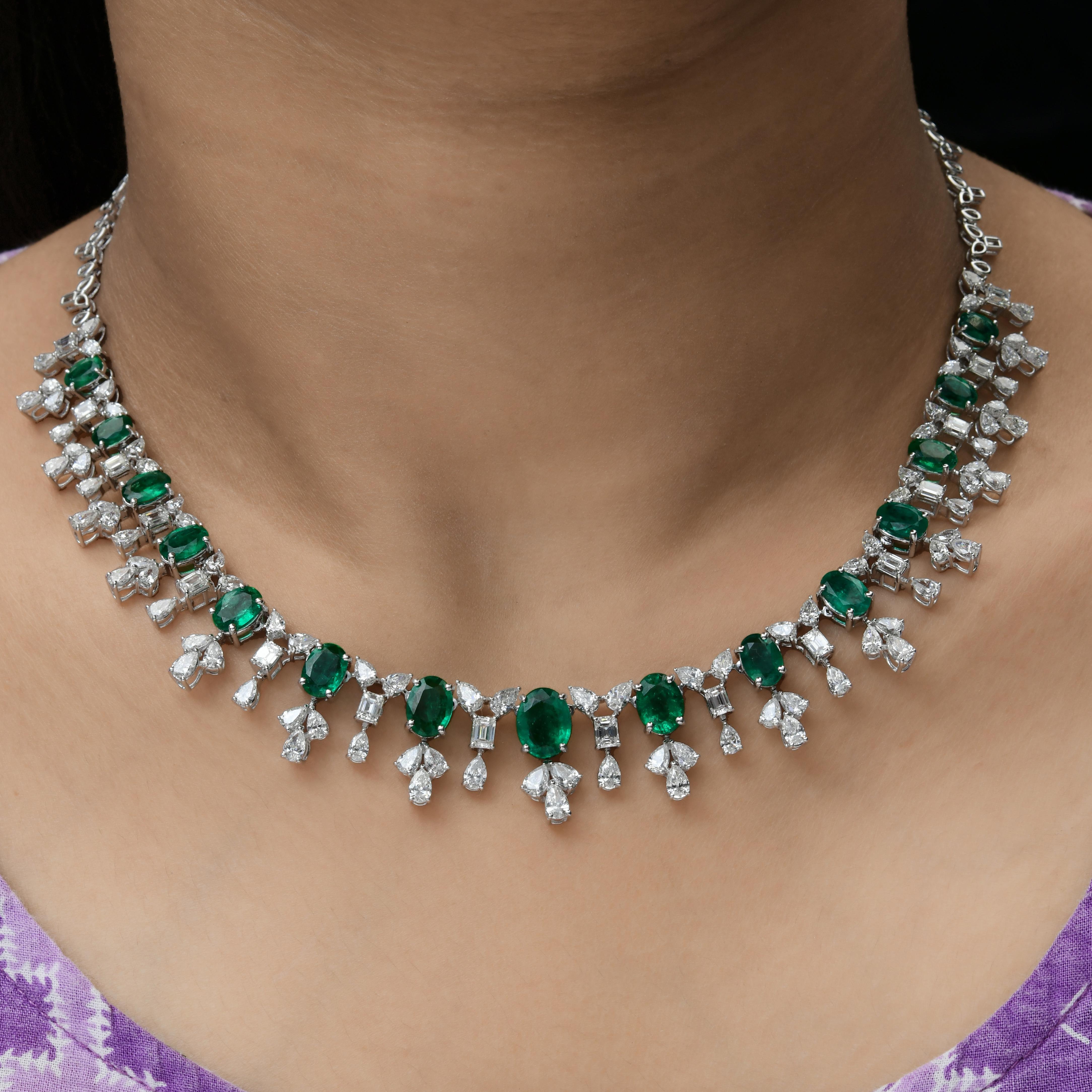Modern 10.27 Carat Zambian Emerald 10.6 Carat SI/H Diamond 14 Karat White Gold Necklace For Sale