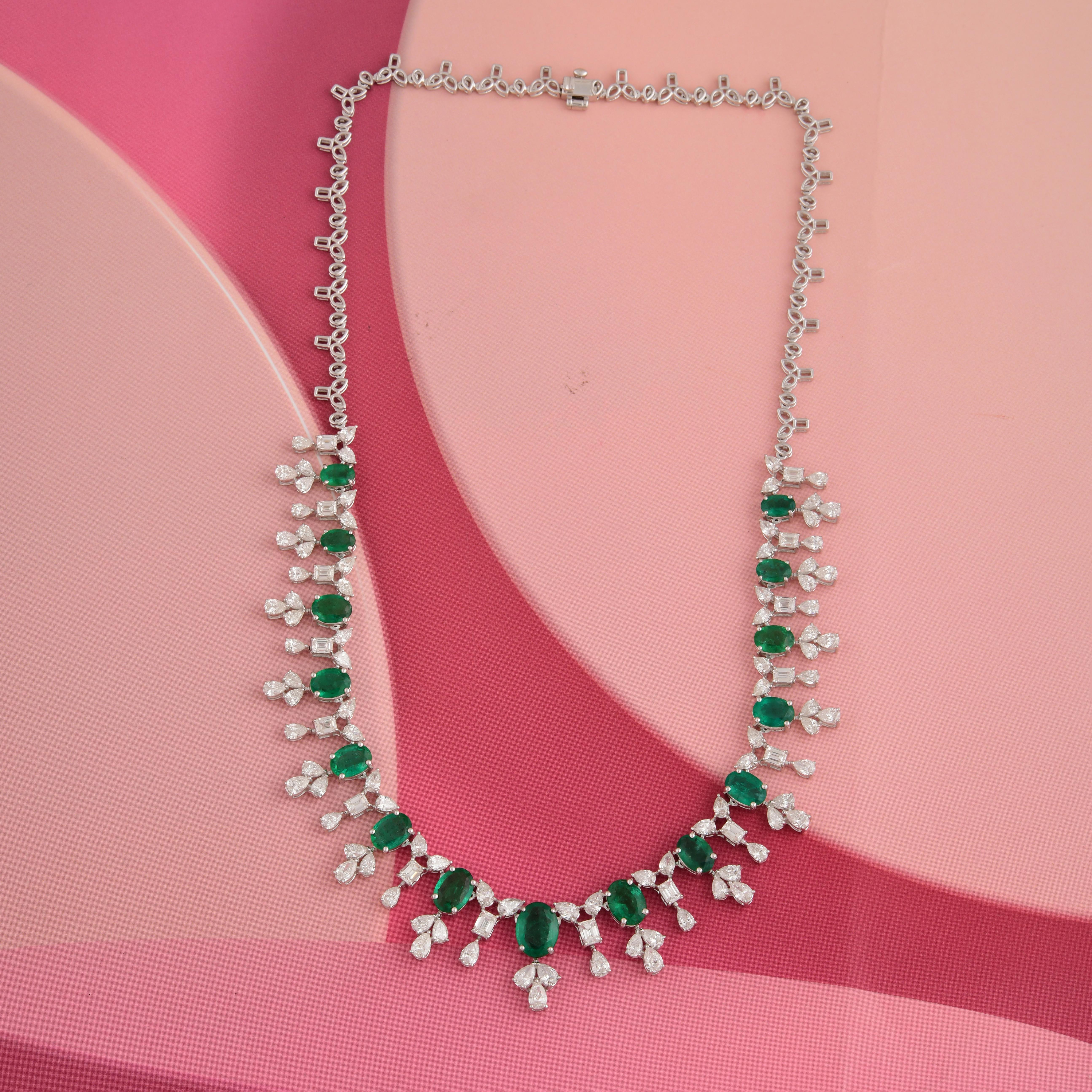 Oval Cut 10.27 Carat Zambian Emerald 10.6 Carat SI/H Diamond 14 Karat White Gold Necklace For Sale
