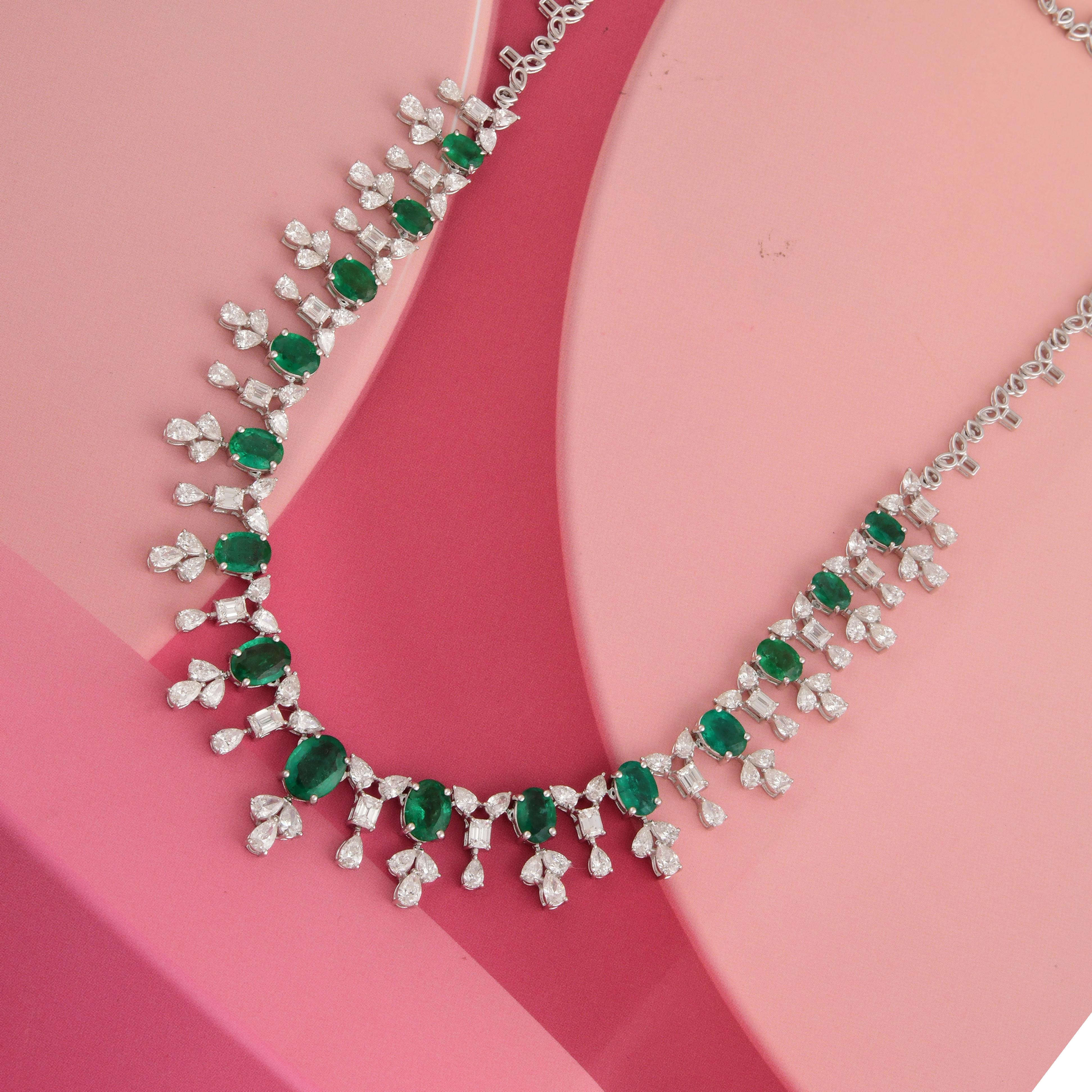 10.27 Carat Zambian Emerald 10.6 Carat SI/H Diamond 14 Karat White Gold Necklace In New Condition For Sale In Diera, Dubai