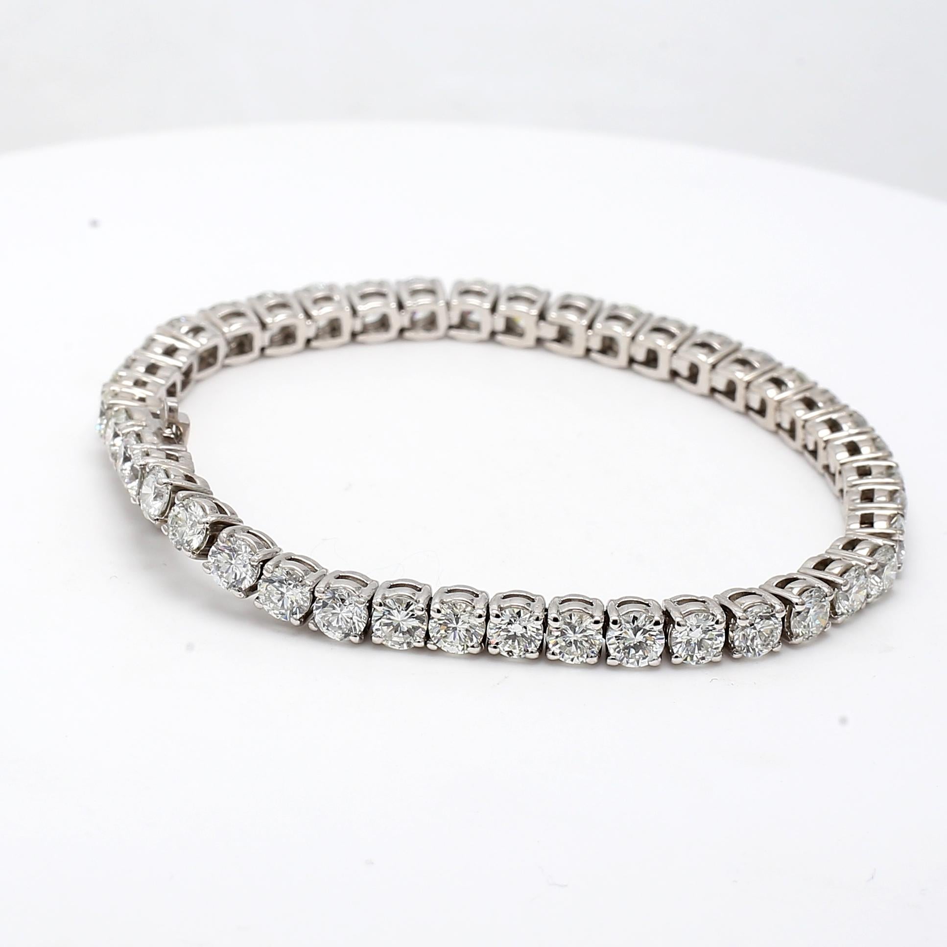 Brilliant Cut 10.28 Carat Round Brilliant H VS1 Diamond Platinum Tennis Bracelet For Sale