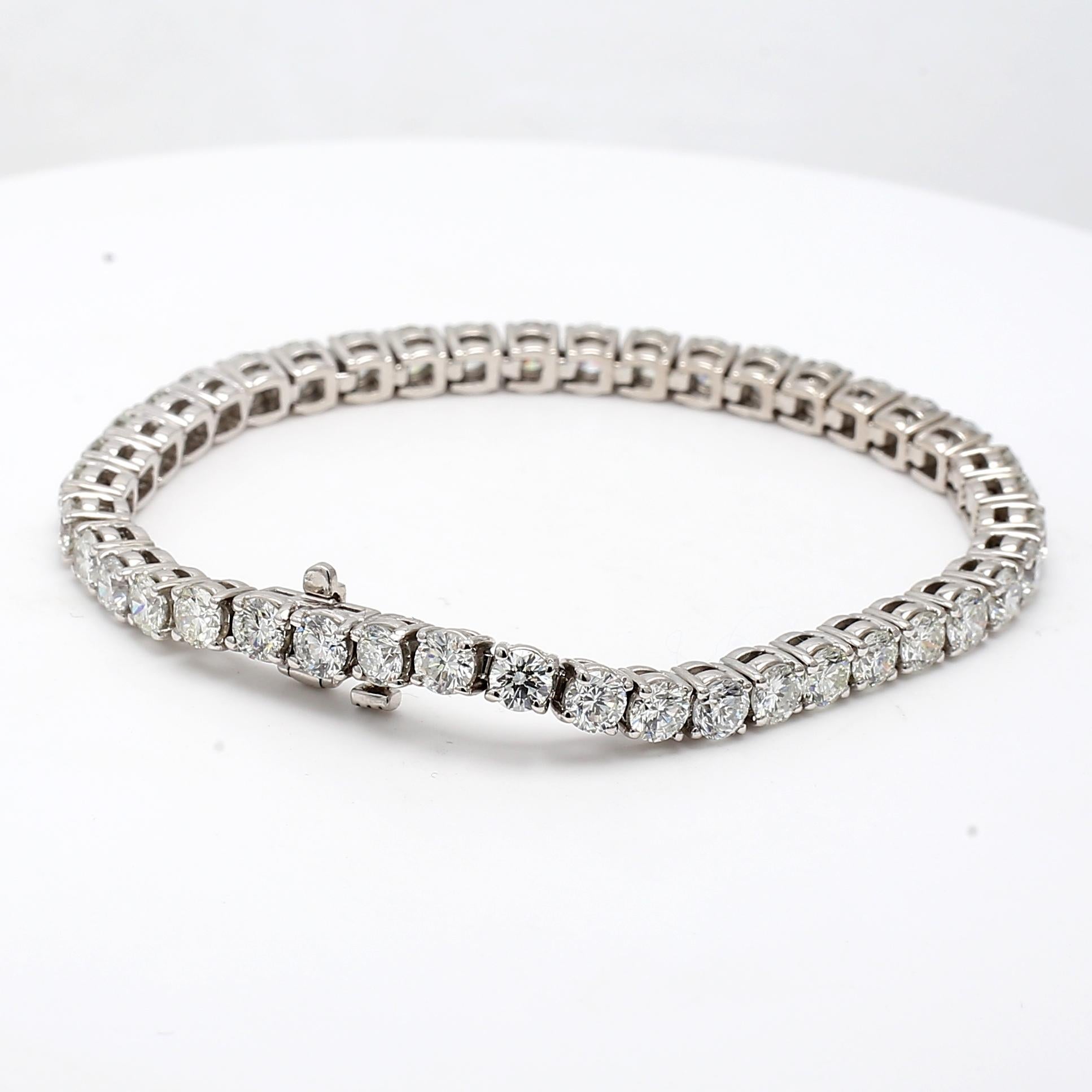 10.28 Carat Round Brilliant H VS1 Diamond Platinum Tennis Bracelet In New Condition For Sale In New York, NY
