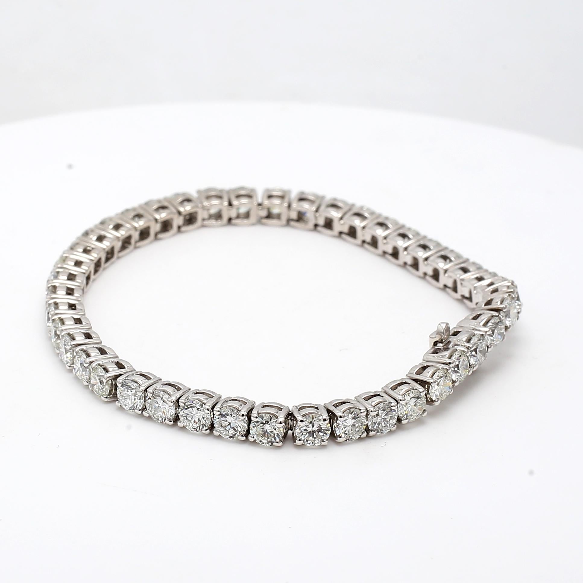 10.28 Carat Round Brilliant H VS1 Diamond Platinum Tennis Bracelet For Sale 1