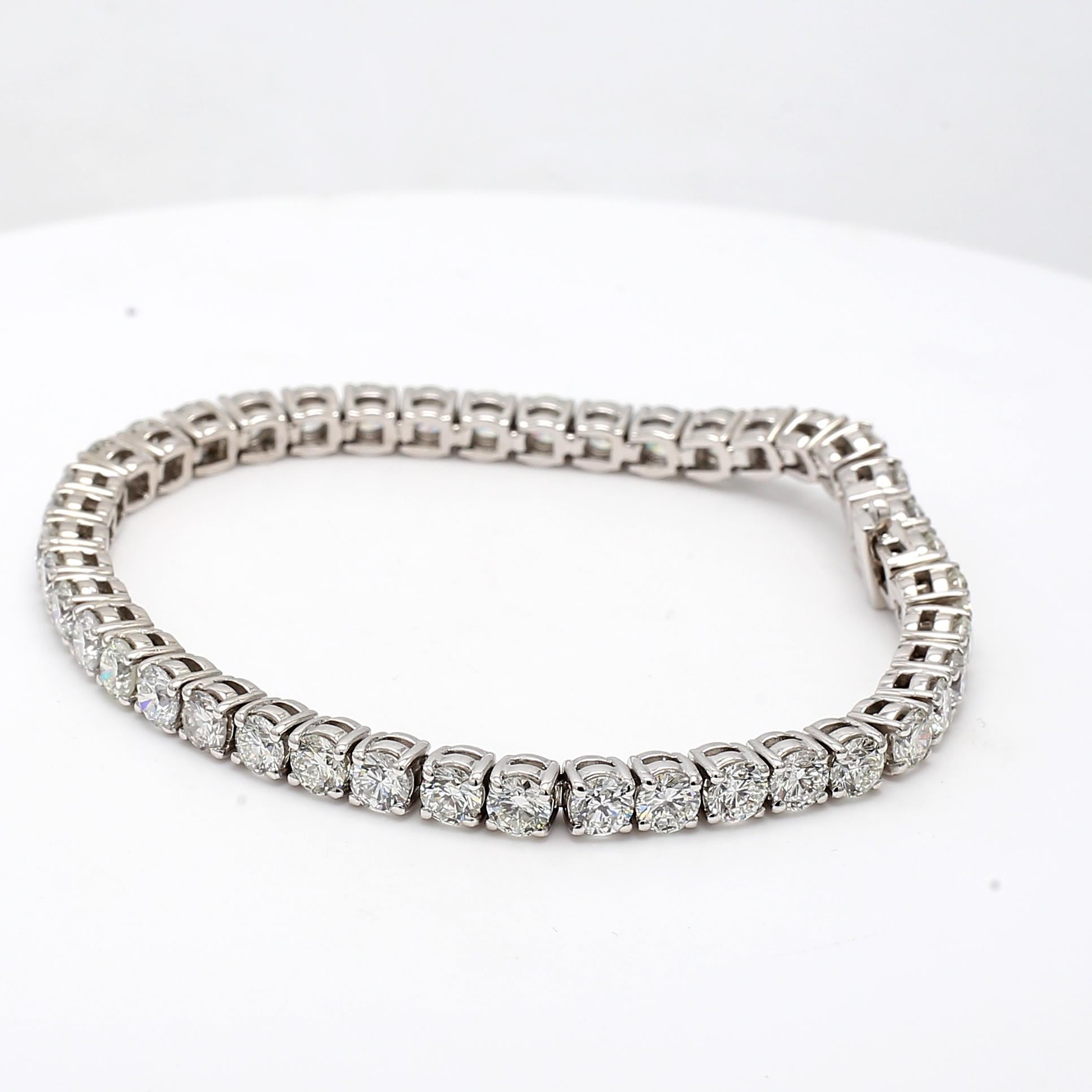 10.28 Carat Round Brilliant H VS1 Diamond Platinum Tennis Bracelet For Sale 2