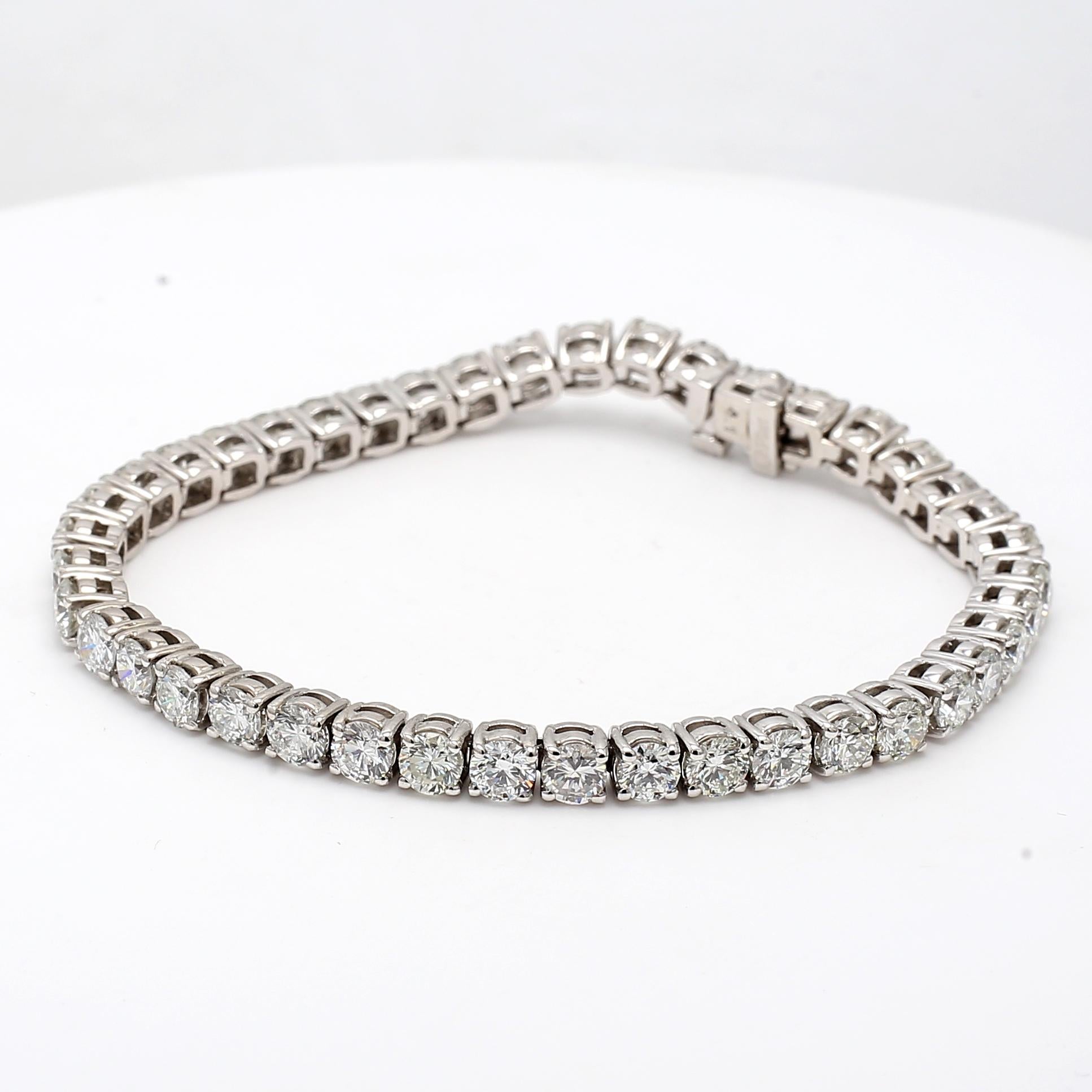 10.28 Carat Round Brilliant H VS1 Diamond Platinum Tennis Bracelet For Sale 3
