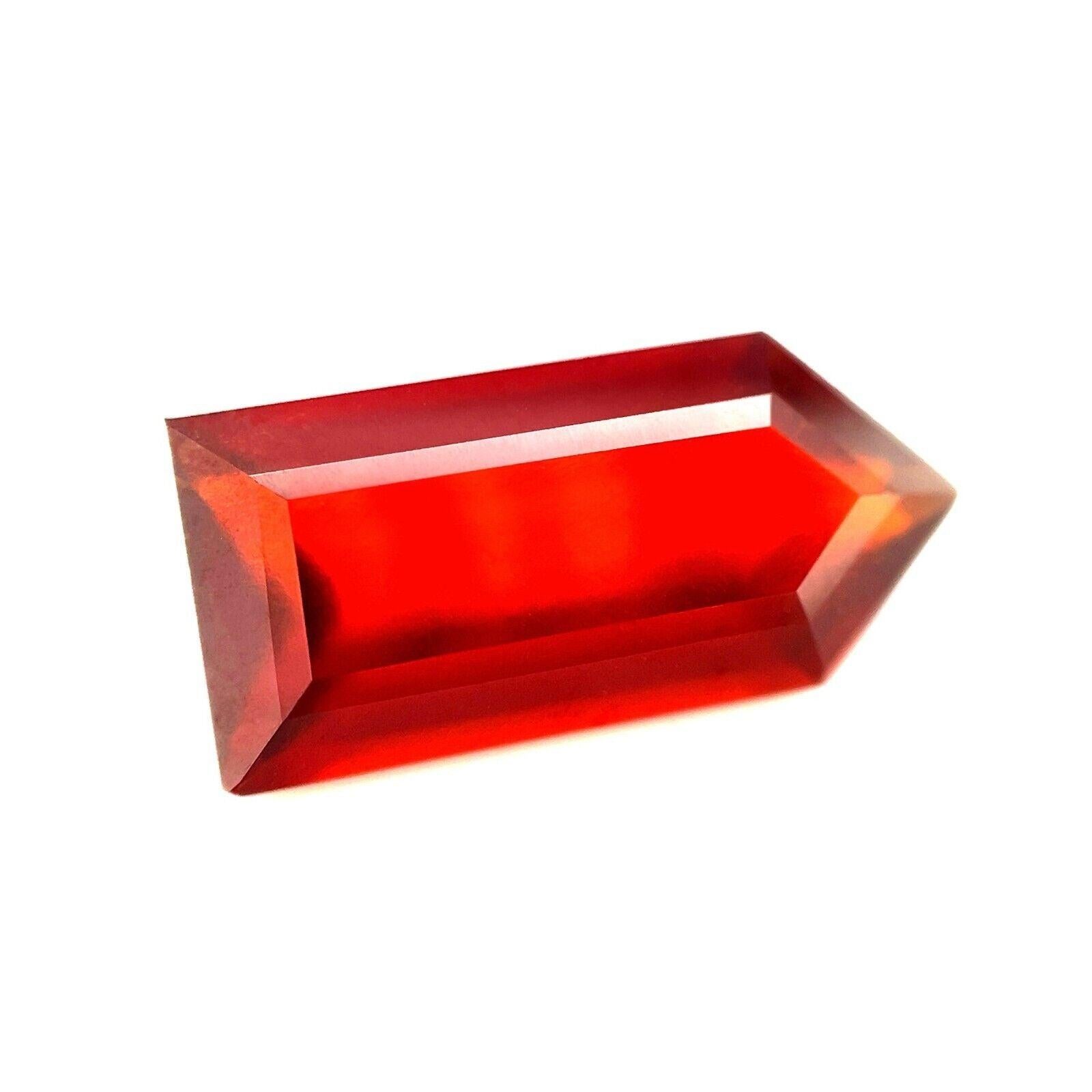 10,28ct Granate natural rojo anaranjado vivo de hessonita talla fantasía gema grande 20x9,3mm
 
 Única Gema Suelta de Granate Hessonita Natural.
 10,28 quilates con un bello color rojo anaranjado vivo y una claridad excelente. Una piedra muy limpia.
