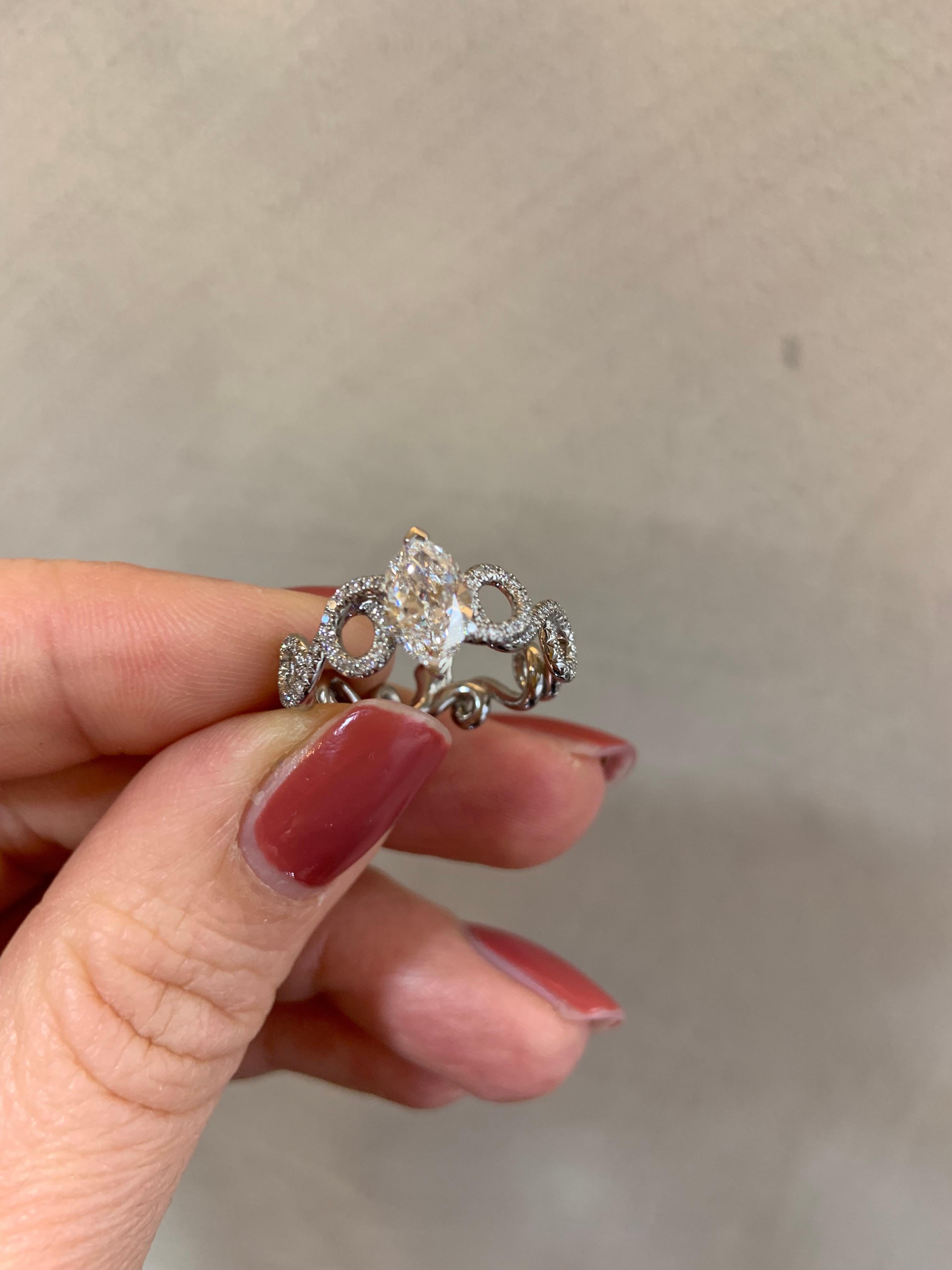 Modern 1.02 Carat E/VS2 Marquise Cut White Diamond Engagement Ring For Sale