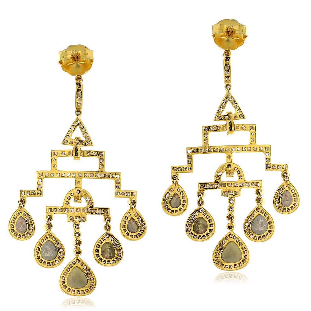 Questo grazioso orecchino Chandelier con Diamante di Ghiaccio in oro giallo 18 carati ti renderà sempre la protagonista dell'evento.

Chiusura: Posizionamento a pressione

18k:15.01g
Diamante: 10,2ct