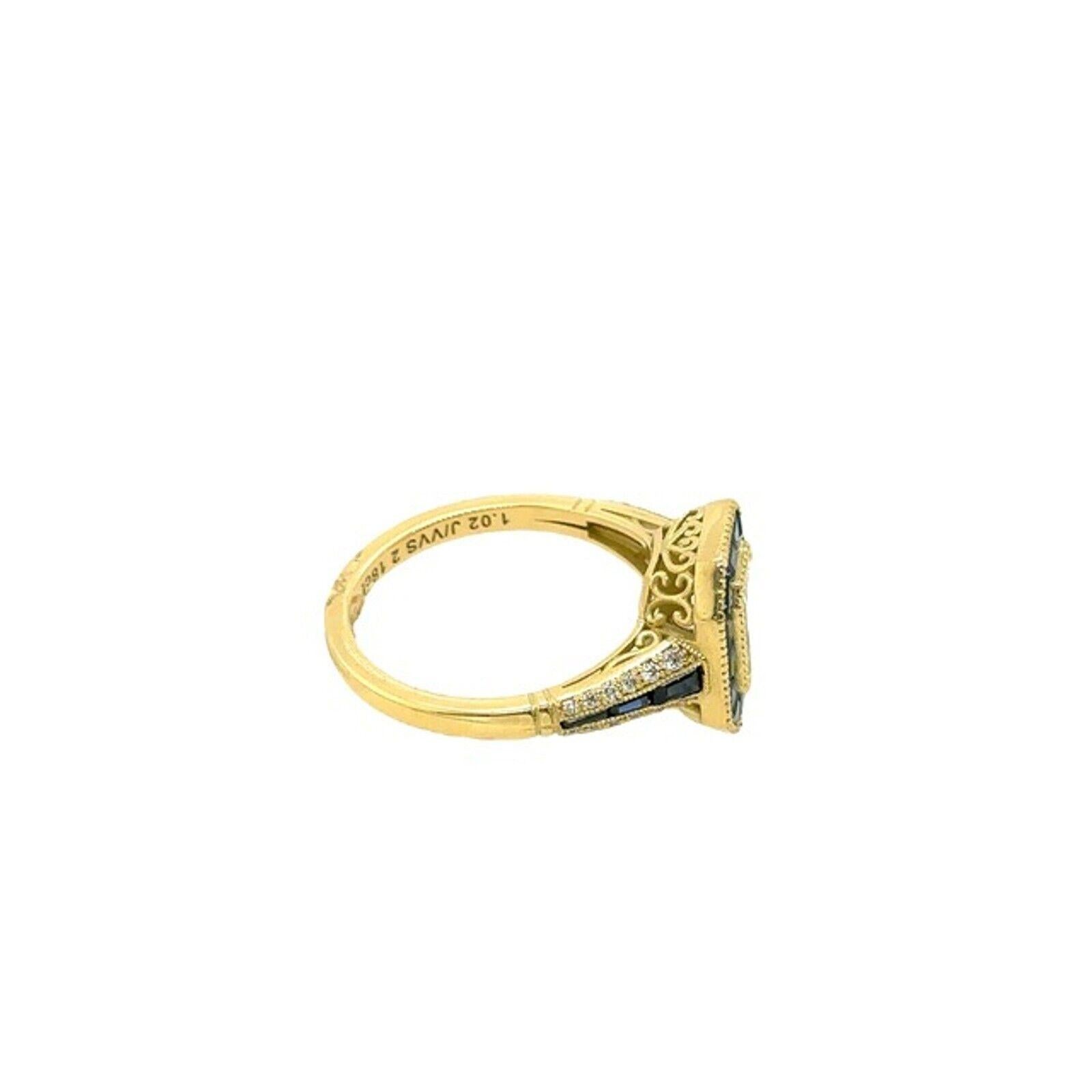 Bague en or jaune 18 carats avec diamant taille émeraude 1,02 carat J/VVS2 et halo de saphirs Pour femmes en vente