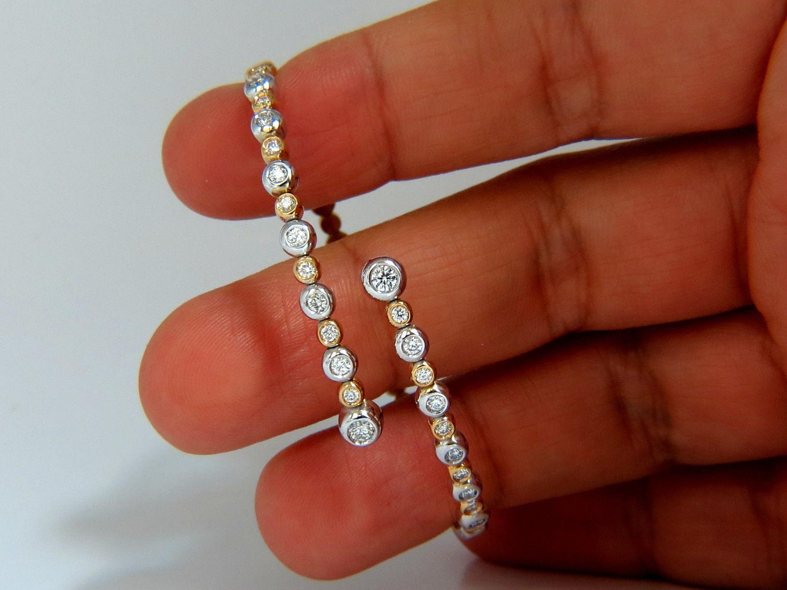 1.02ct natural diamonds Flexible bangle bracelet 18kt F/G Vs Petite Adjust In New Condition In New York, NY