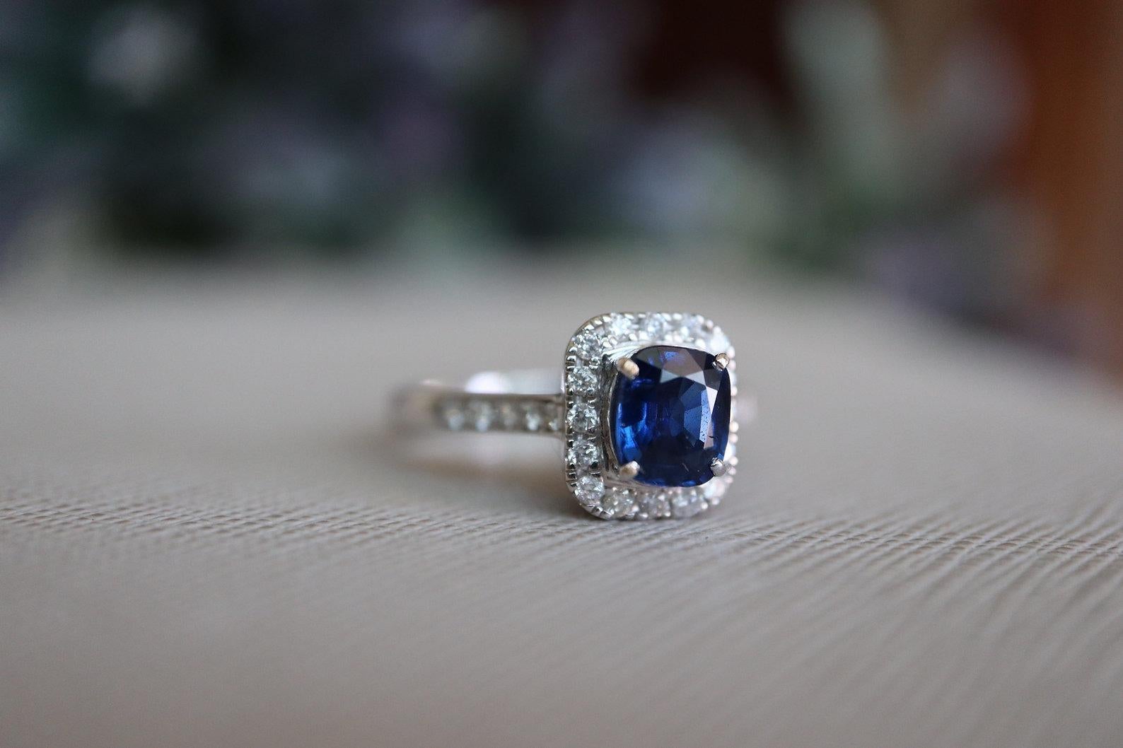 Anello con zaffiro blu e diamante 1,02 carati No Heat in oro massiccio 18 carati in vendita 1