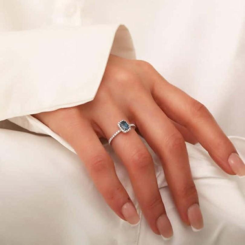 Anillo de Zafiro Teal y Diamantes 1.02ct Corte redondo en venta