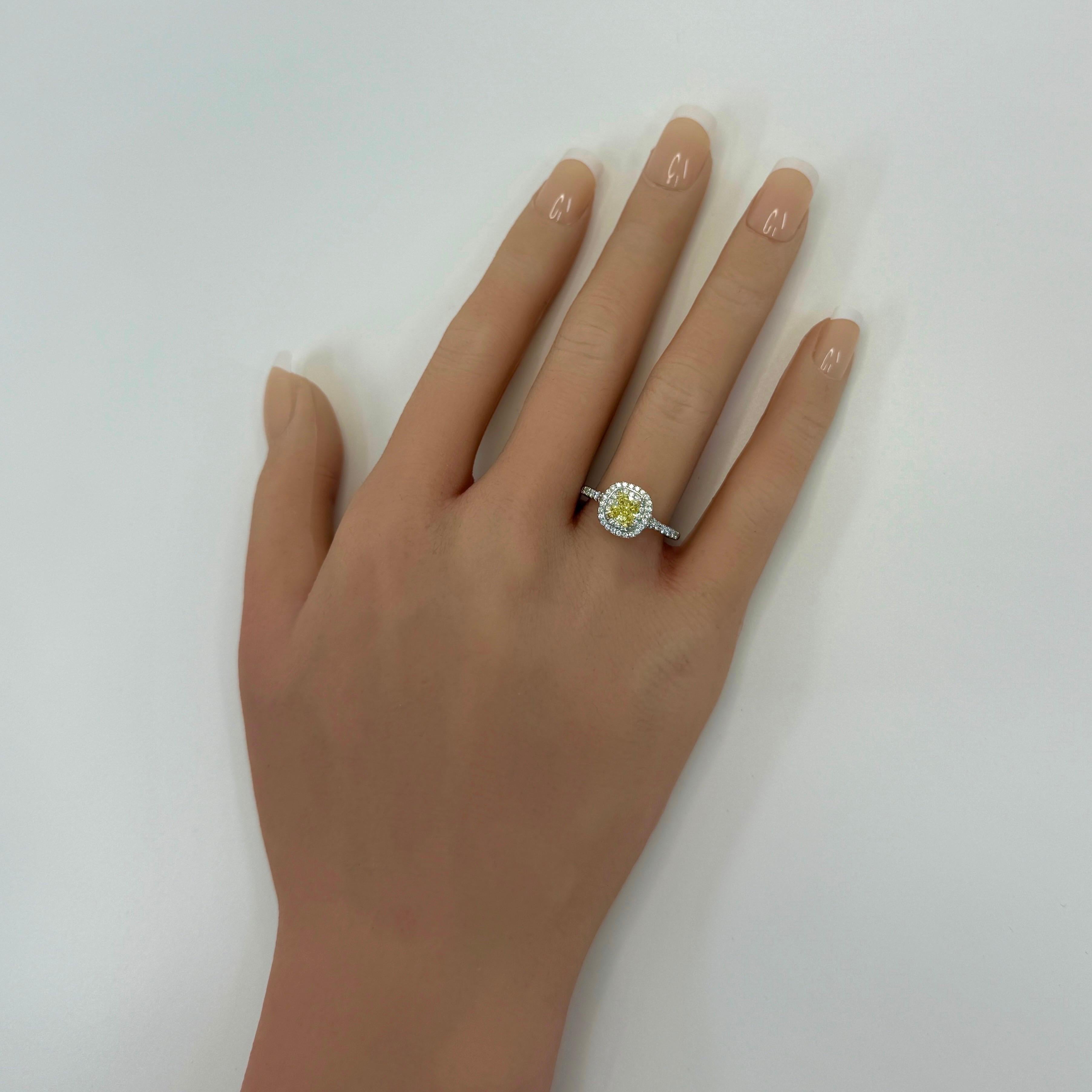 1,02 carati Tiffany & Co. Anello con diamante giallo intenso in oro e platino Soleste Halo In condizioni ottime in vendita a Birmingham, GB