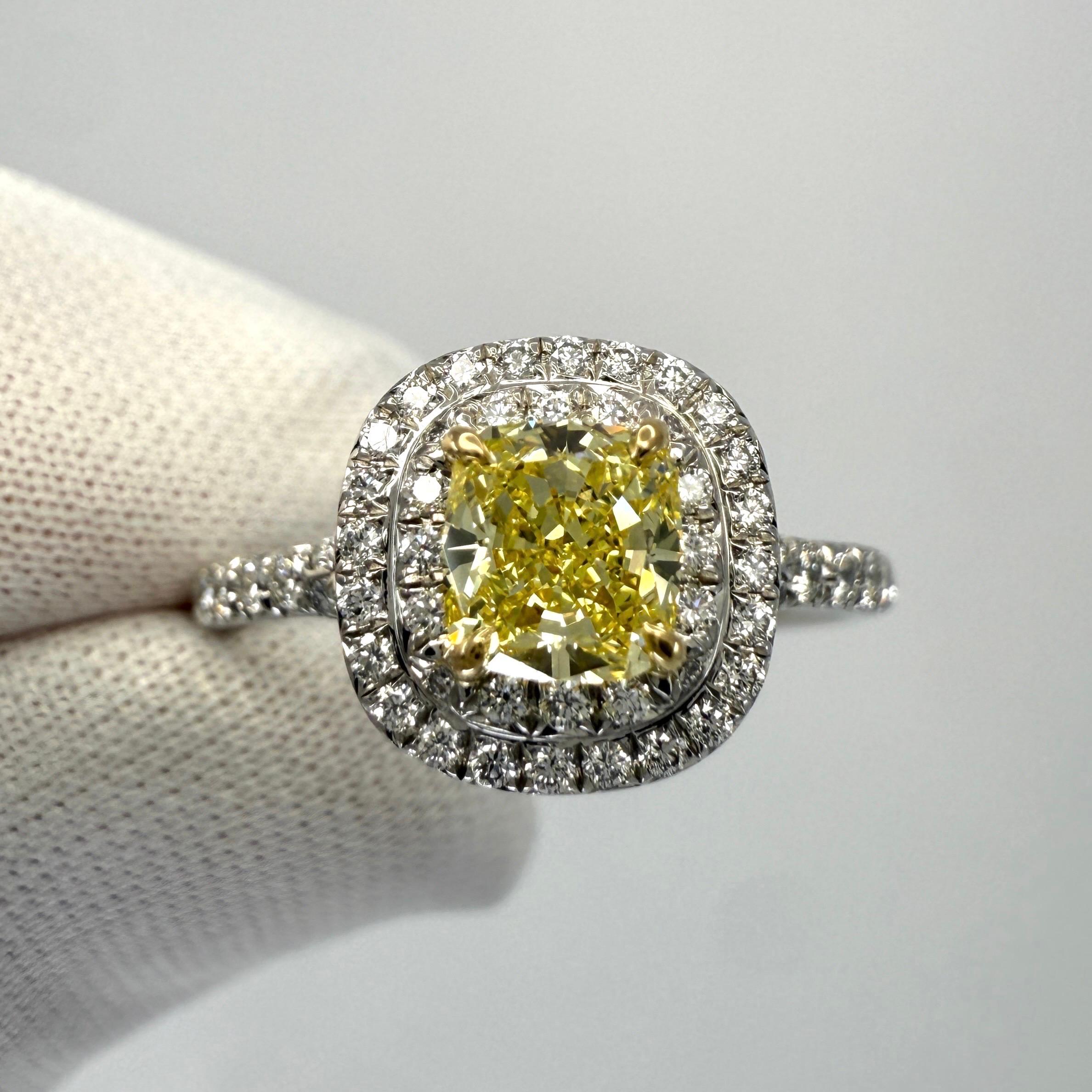 1,02 carati Tiffany & Co. Anello con diamante giallo intenso in oro e platino Soleste Halo in vendita 4