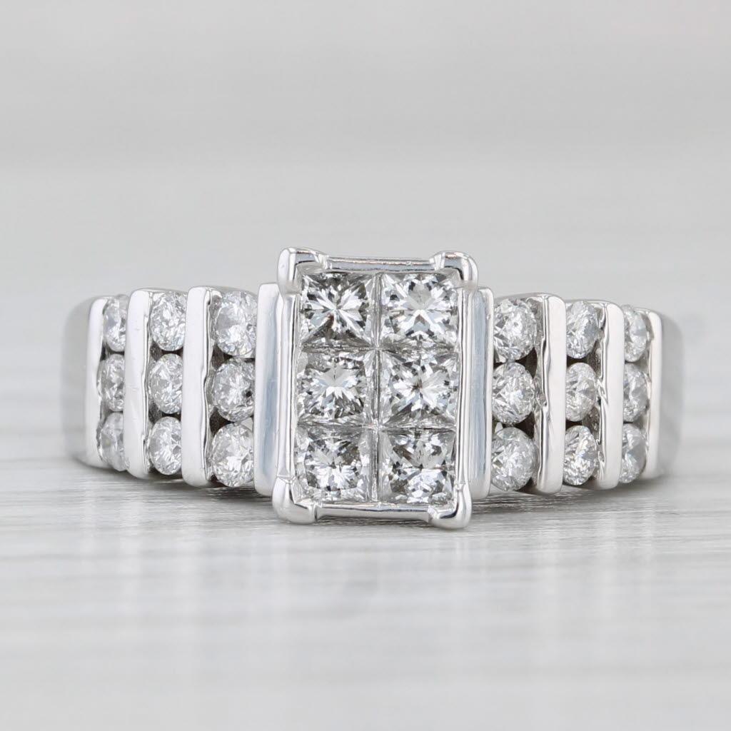 Bague de fiançailles en or blanc 14 carats avec grappe de diamants de 1,02 ctw, taille 5,5 Bon état - En vente à McLeansville, NC