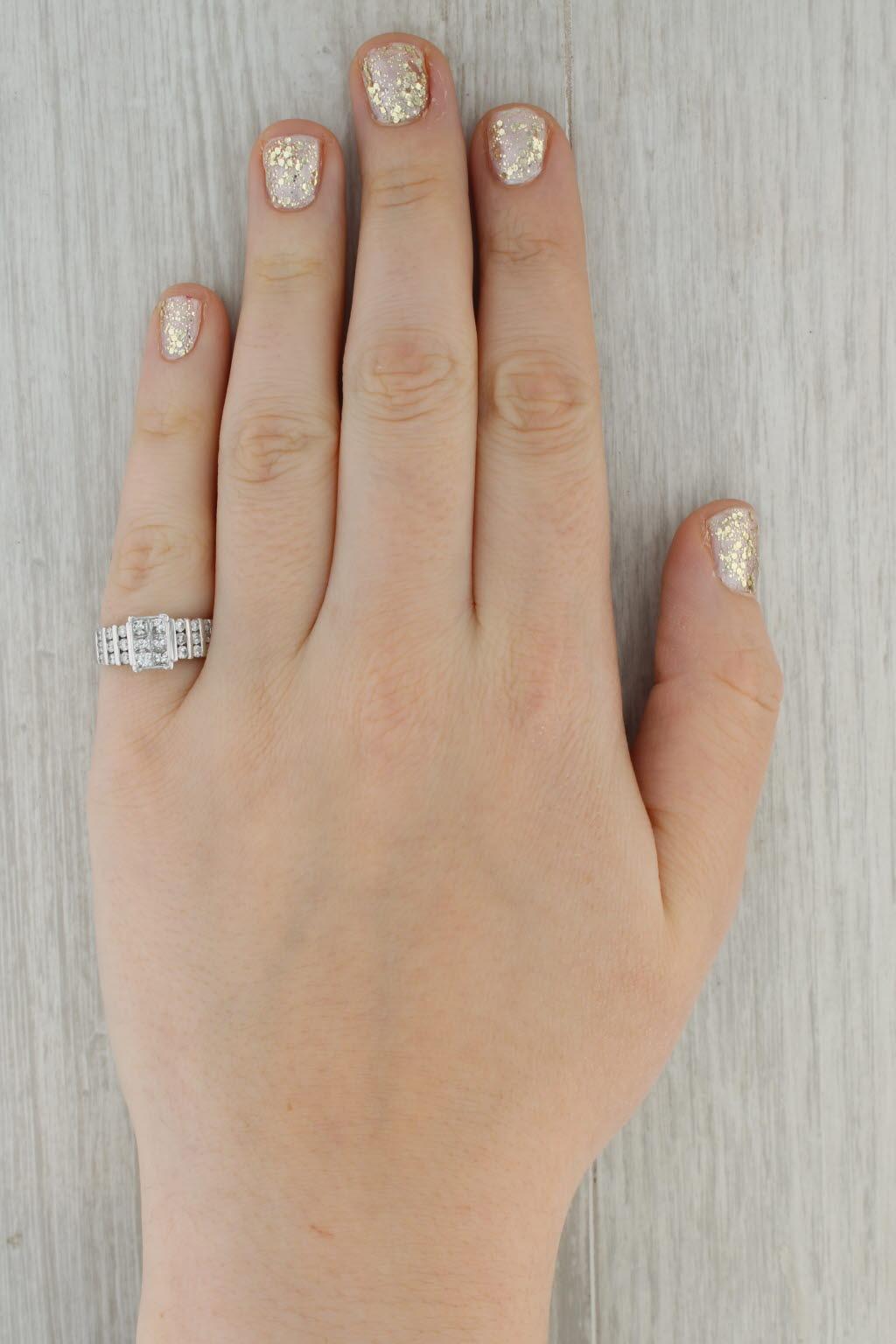 Bague de fiançailles en or blanc 14 carats avec grappe de diamants de 1,02 ctw, taille 5,5 en vente 3