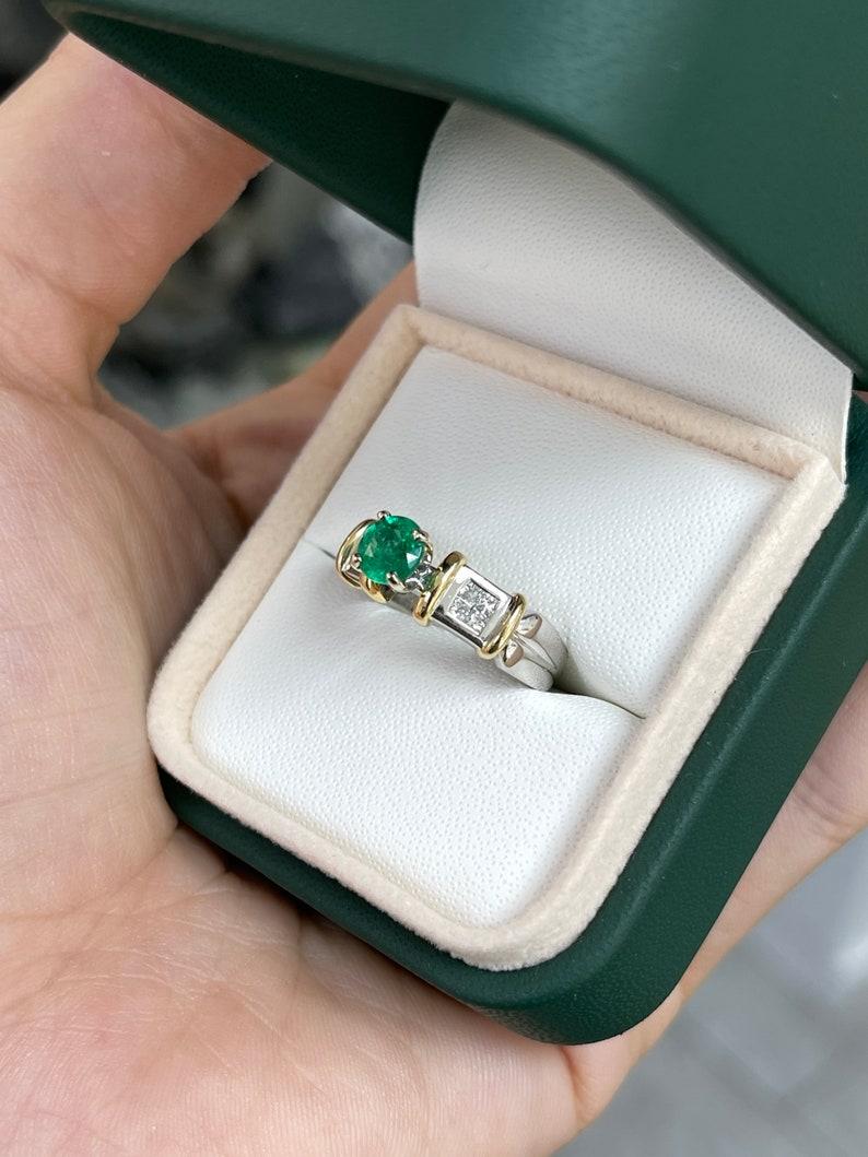 Round Cut 1.02tcw 18K Round Emerald & Princess Diamond Ring - Rich Green Two-Tone Gold For Sale