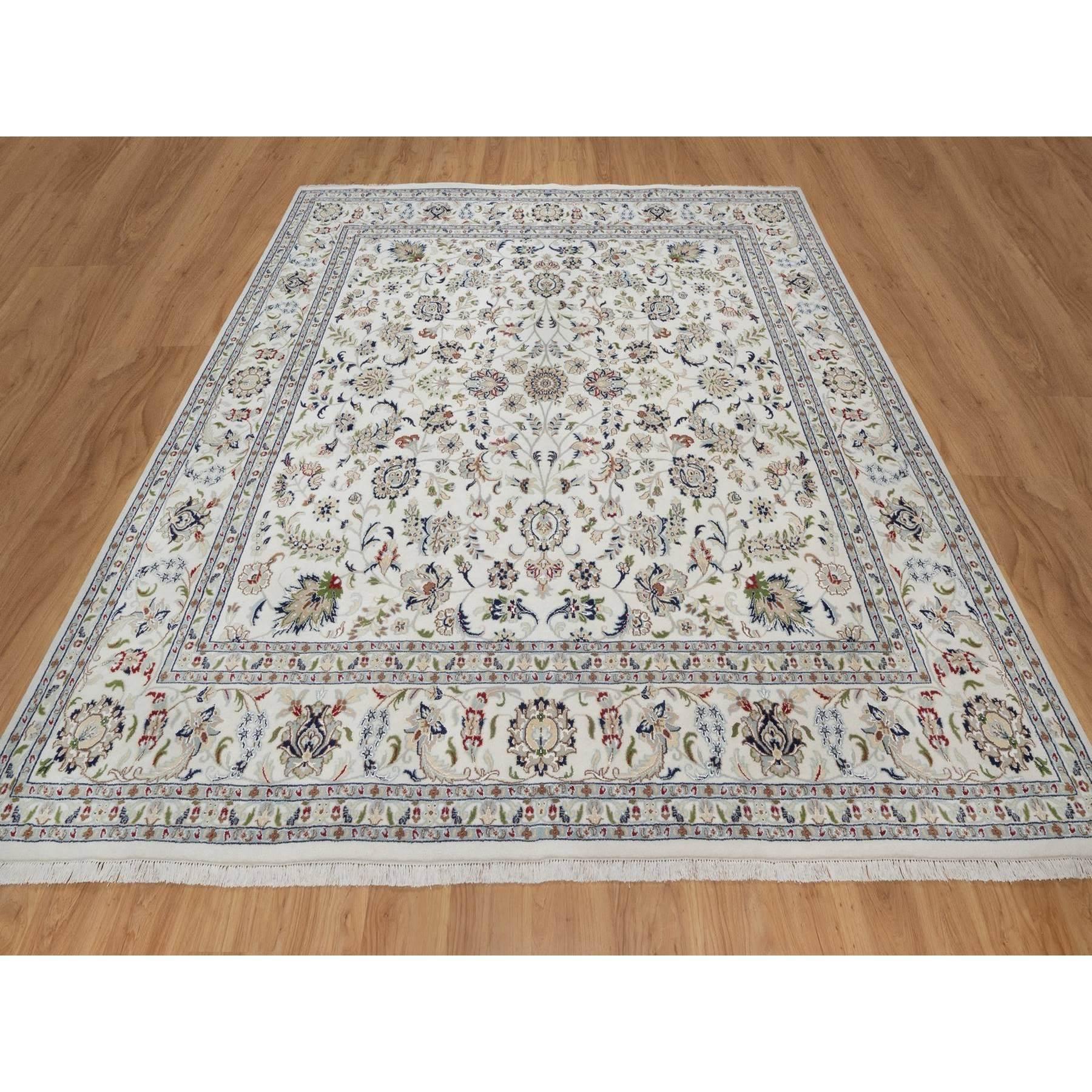 Daisy White, Nain mit All-Over-Design, 250 KPSI, Weicher Flor, Wolle und Seide, Handgeknüpft, Quadratisch, Orientteppich<br /><br />Primäre MATERIALIEN: Wolle & SeideLatex: NeinFlorhöhe: 0.25 InchesStil: TraditionellHauptfarbe: