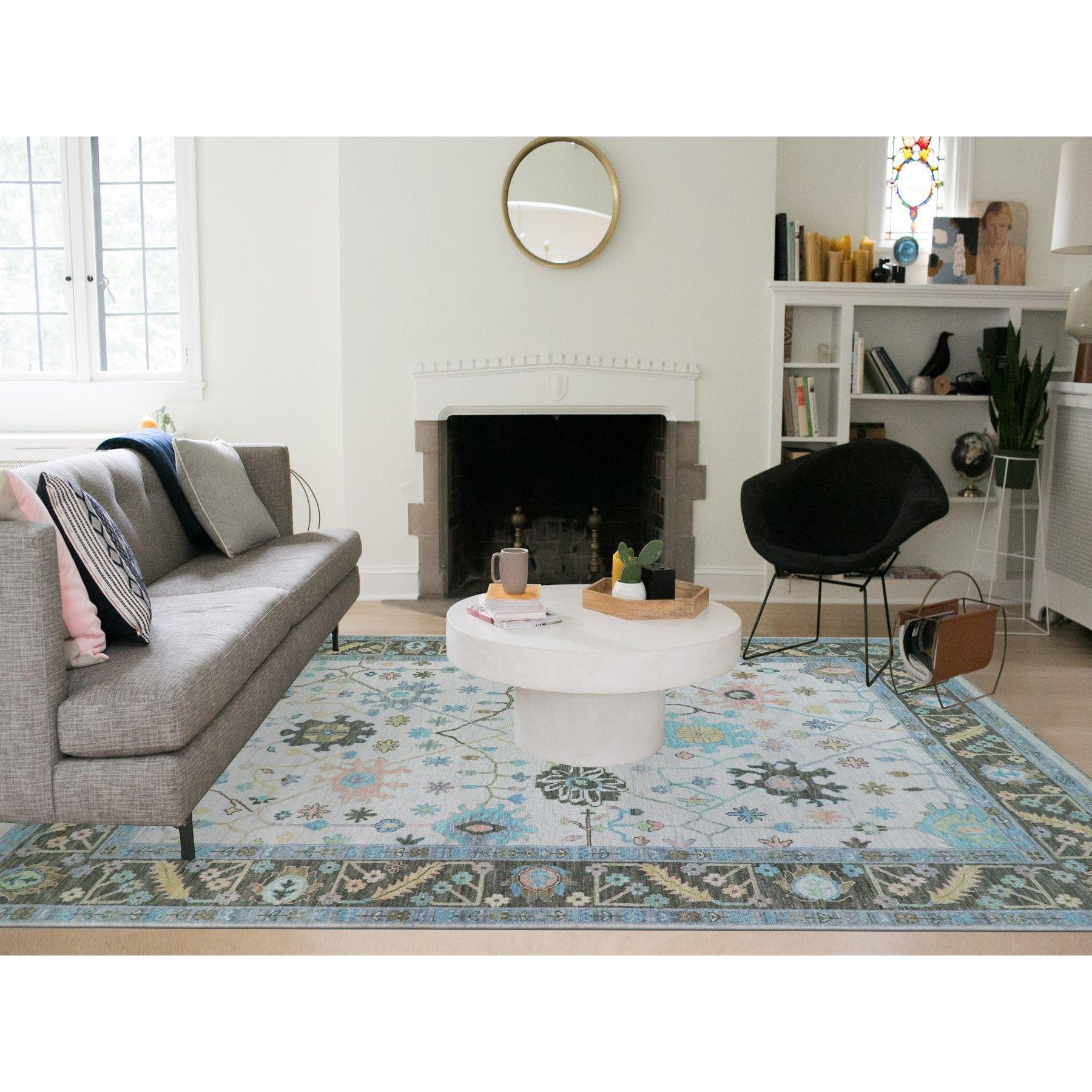 Lace Ivory, Oushak Weave and Design, All Over Leaf Pattern, Pure Wool, Hand Knotted, Lush Pile, Oriental Rug
Matières premières : Laine
Latex : Pas de poils 
hauteur : 0,25 pouces
Style : Transitionnel
Couleur primaire : Ivoire
Couleurs secondaires