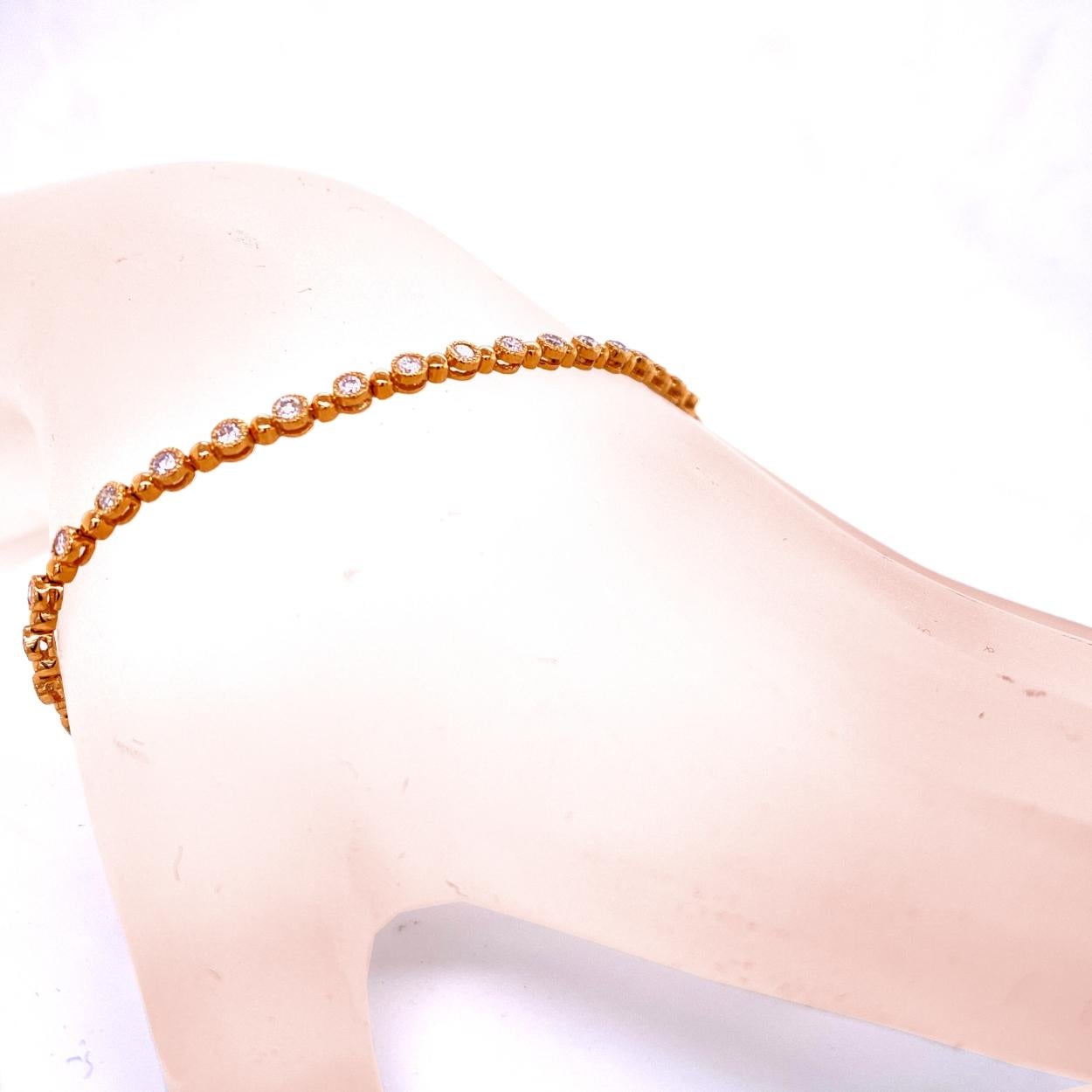 Bracelet tennis en or 14 carats serti d'un diamant rond de 1,03 carat serti sur le chaton Pour femmes en vente