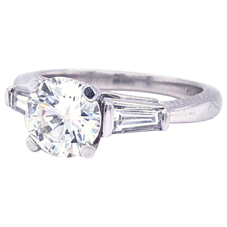 1.03 Carat Center Round Diamond with 0.35 ctw Baguette-Cut Diamond Platinum Ring For Sale