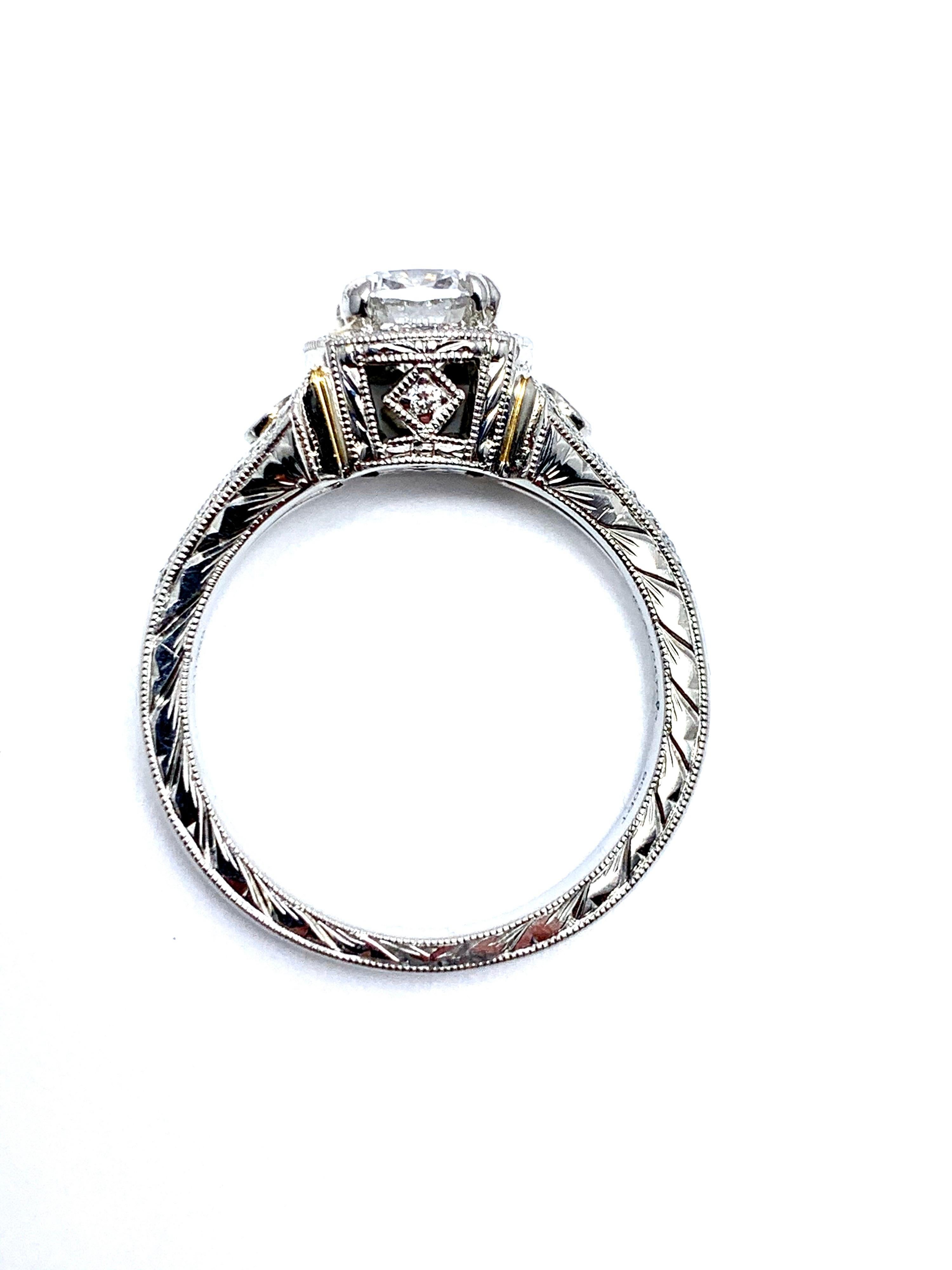 Bague en platine gravée à la main avec diamants de 1,03 carat D/SI1 et halo de diamants en vente 3