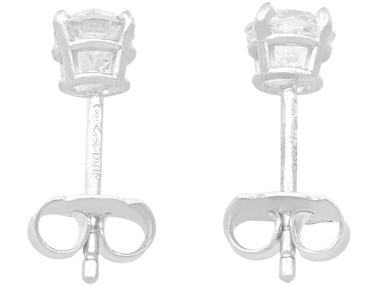 1.03 Carat Diamond Stud Earrings in Platinum For Sale at 1stDibs