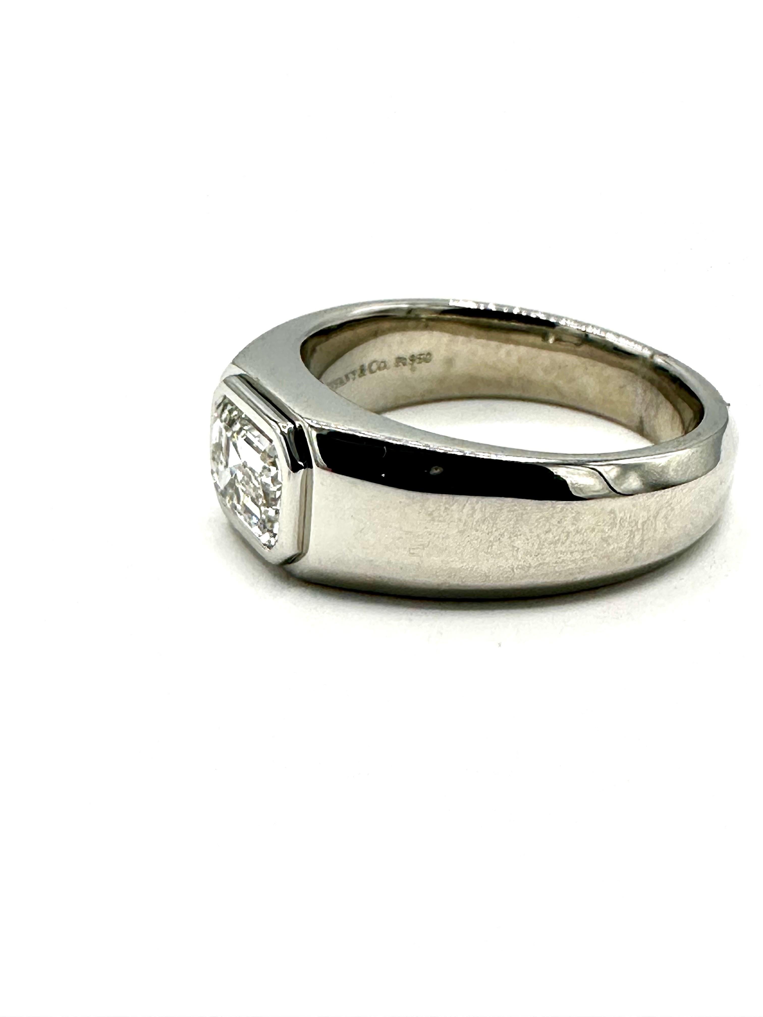 Women's or Men's 1.03 Carat Emerald Cut Diamond Tiffany & Co. Charles Tiffany Platinum Men's Ring For Sale