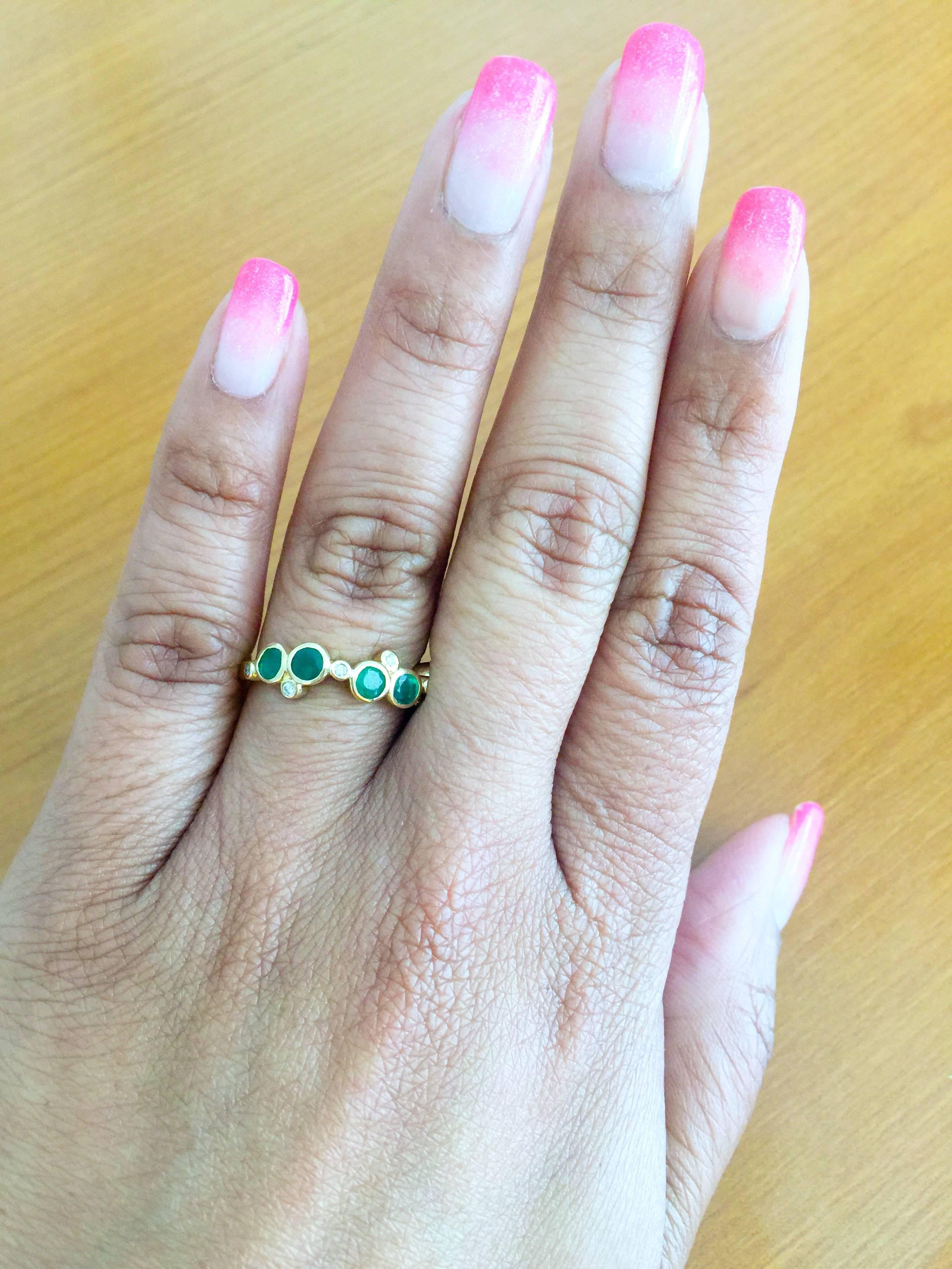 1.03 Carat Emerald Diamond Yellow Gold Band In New Condition In Los Angeles, CA