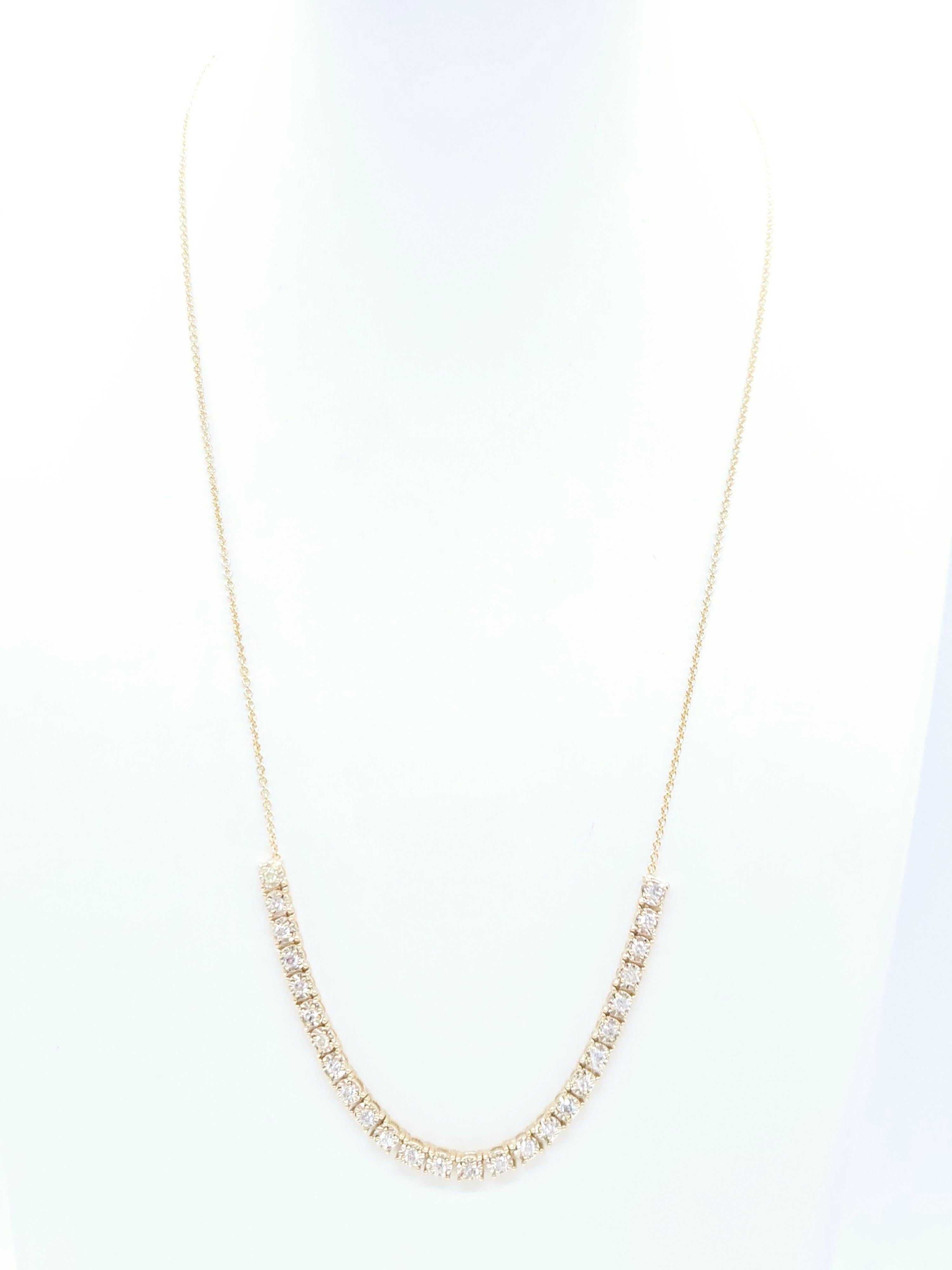 Brilliante e bellissima mini collana di diamanti con incastonatura a illusione da 1,03 carati

Eleganza con questa mini collana senza tempo da 1,03 carati, con diamanti bianchi naturali a taglio tondo-brillante incastonati in una splendida montatura