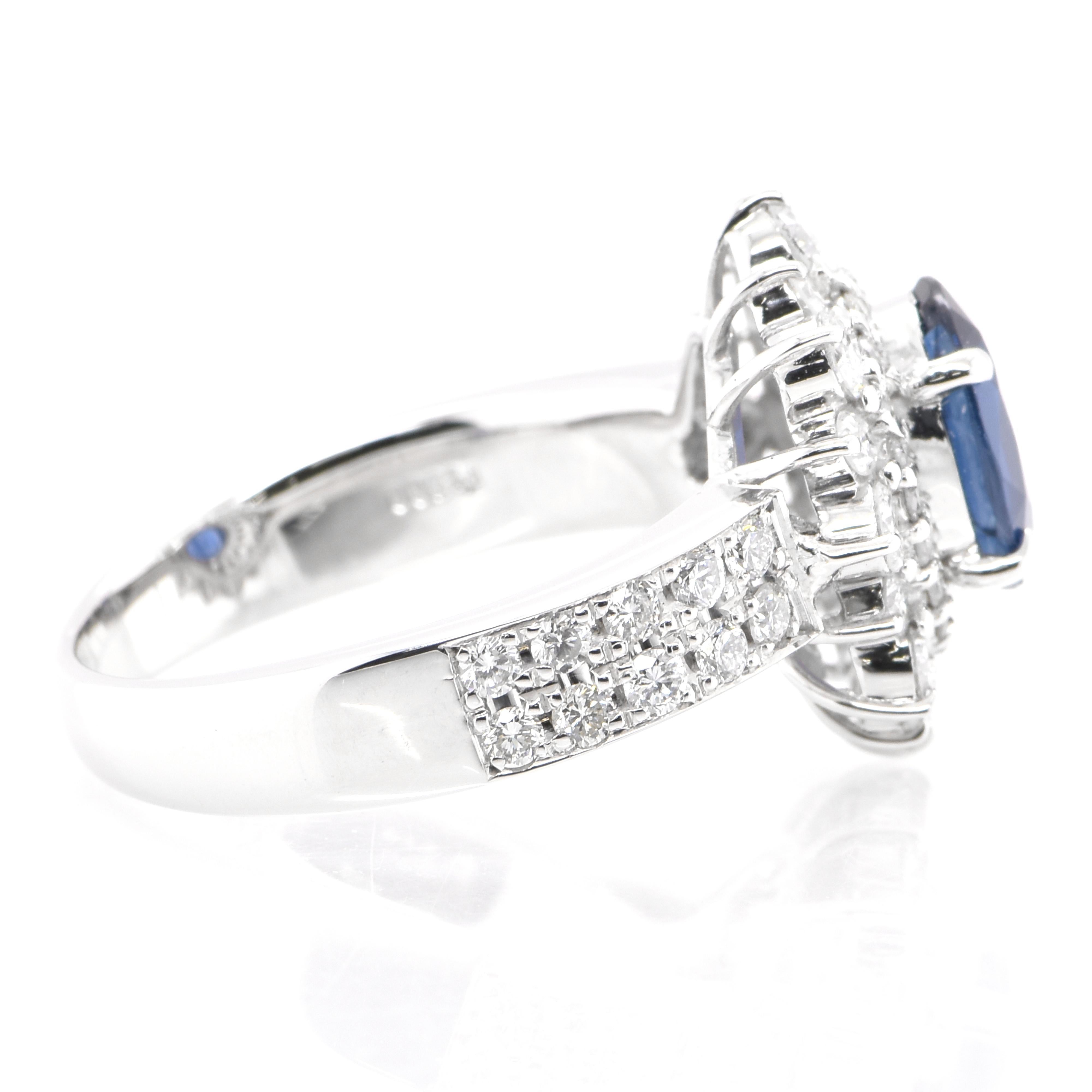 1.03 Carat Natural Blue Sapphire and Diamond Double Halo Ring Made in Platinum In New Condition For Sale In Tokyo, JP
