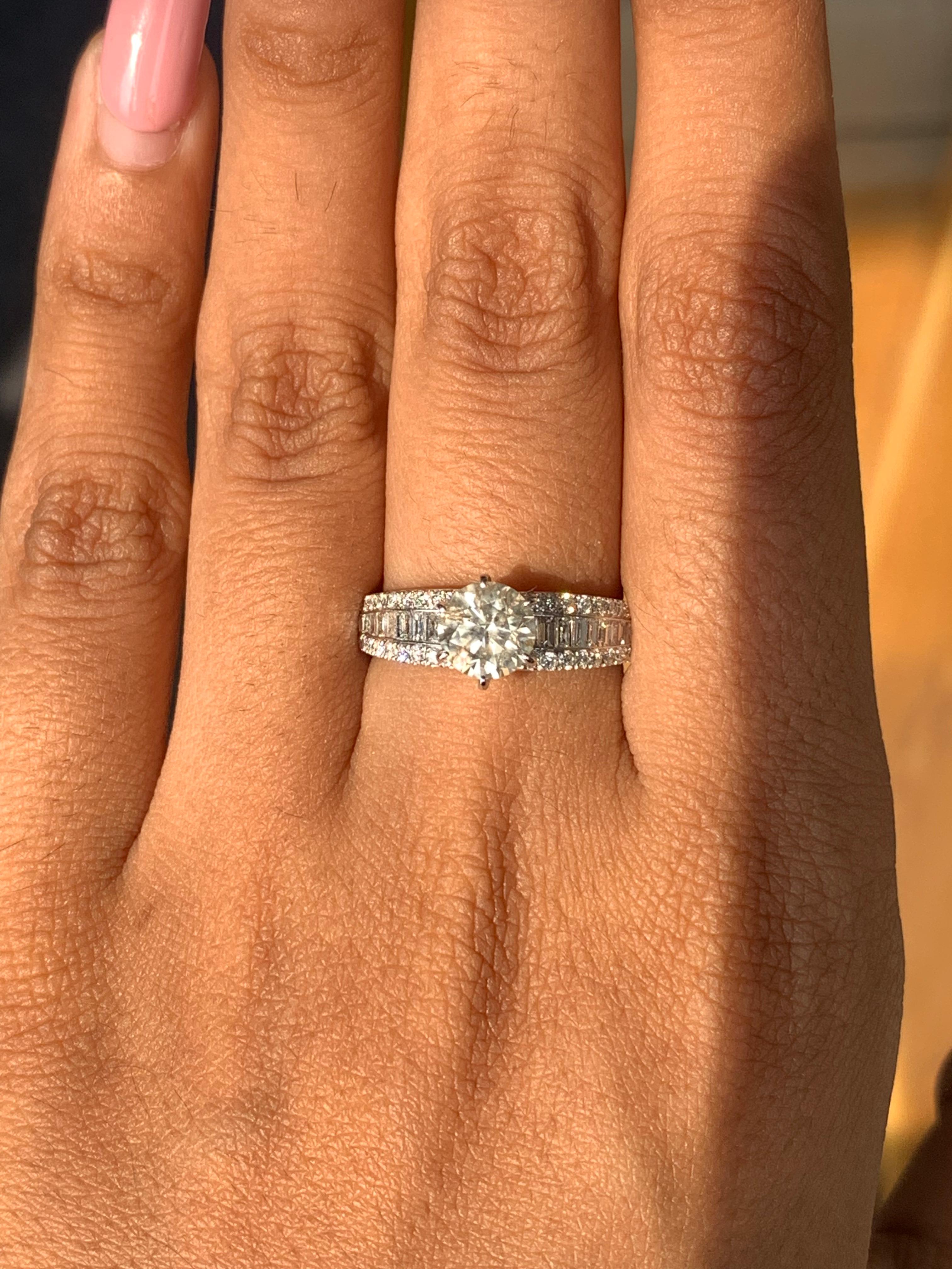 Anillo solitario de diamante natural de 1,03 quilates en oro blanco de 18 quilates Corte redondo en venta