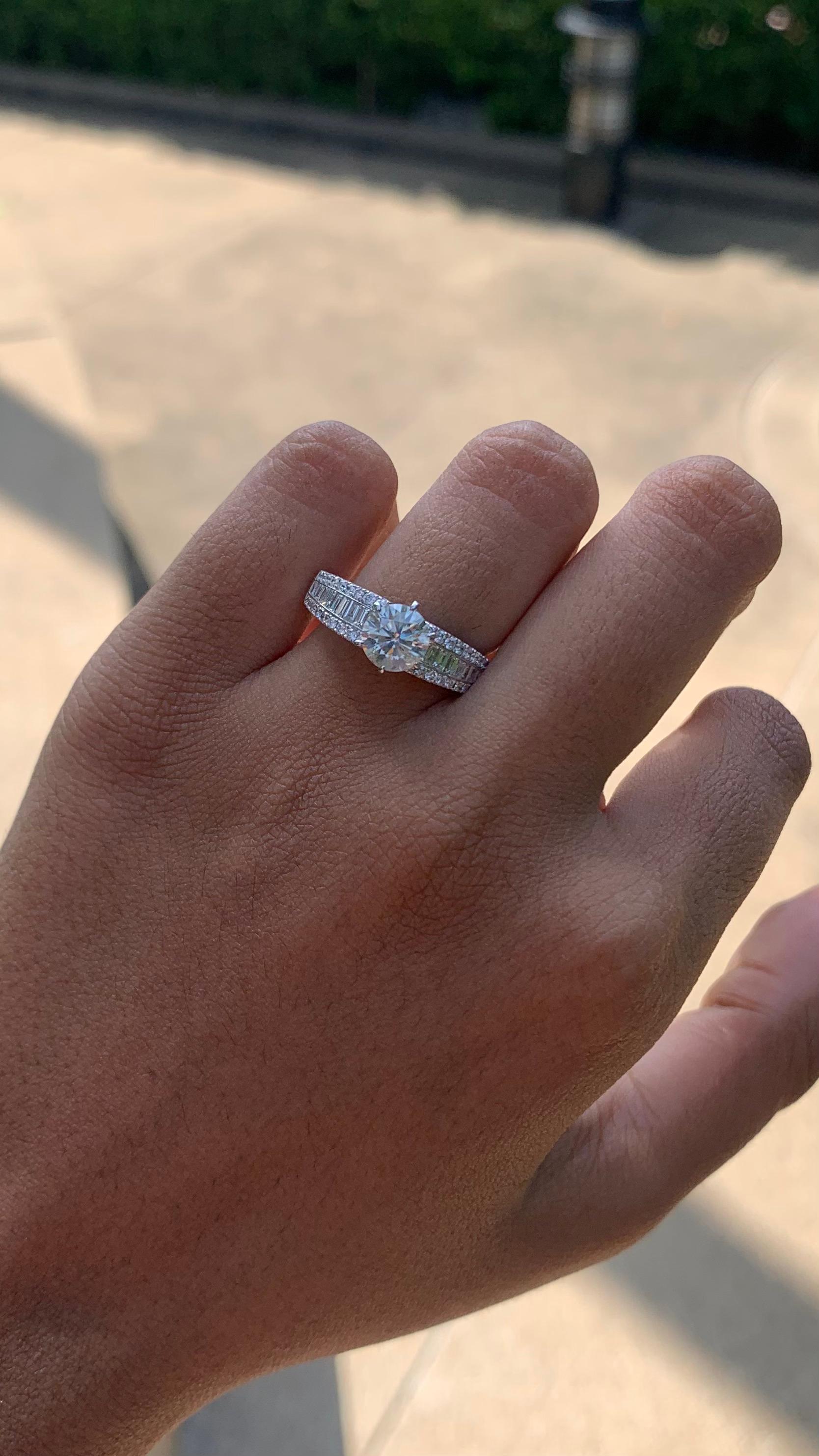 Anillo solitario de diamante natural de 1,03 quilates en oro blanco de 18 quilates en venta 3