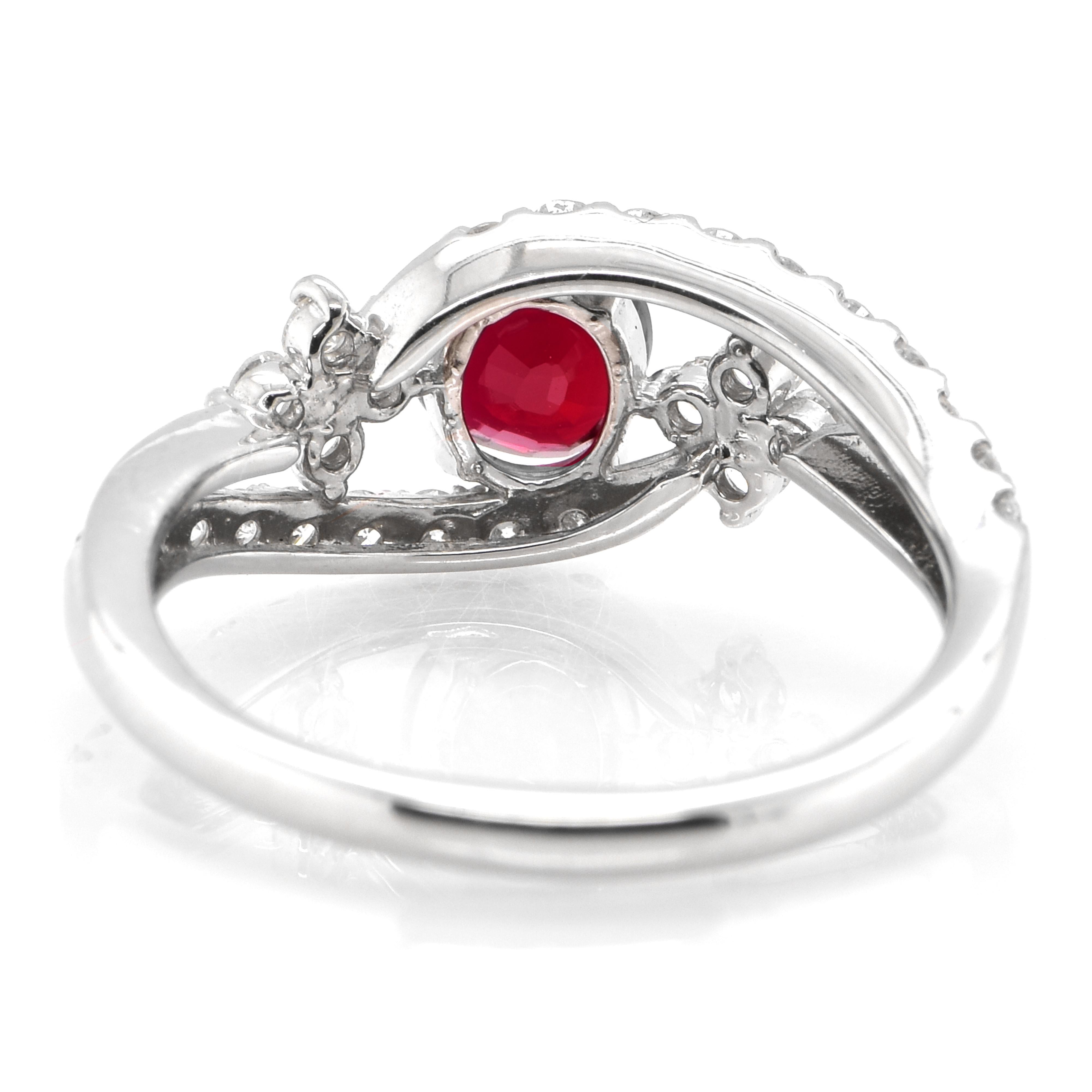 1.03 Carat Natural Vivid-Red Ruby and Diamond Ring Made in Platinum In New Condition For Sale In Tokyo, JP
