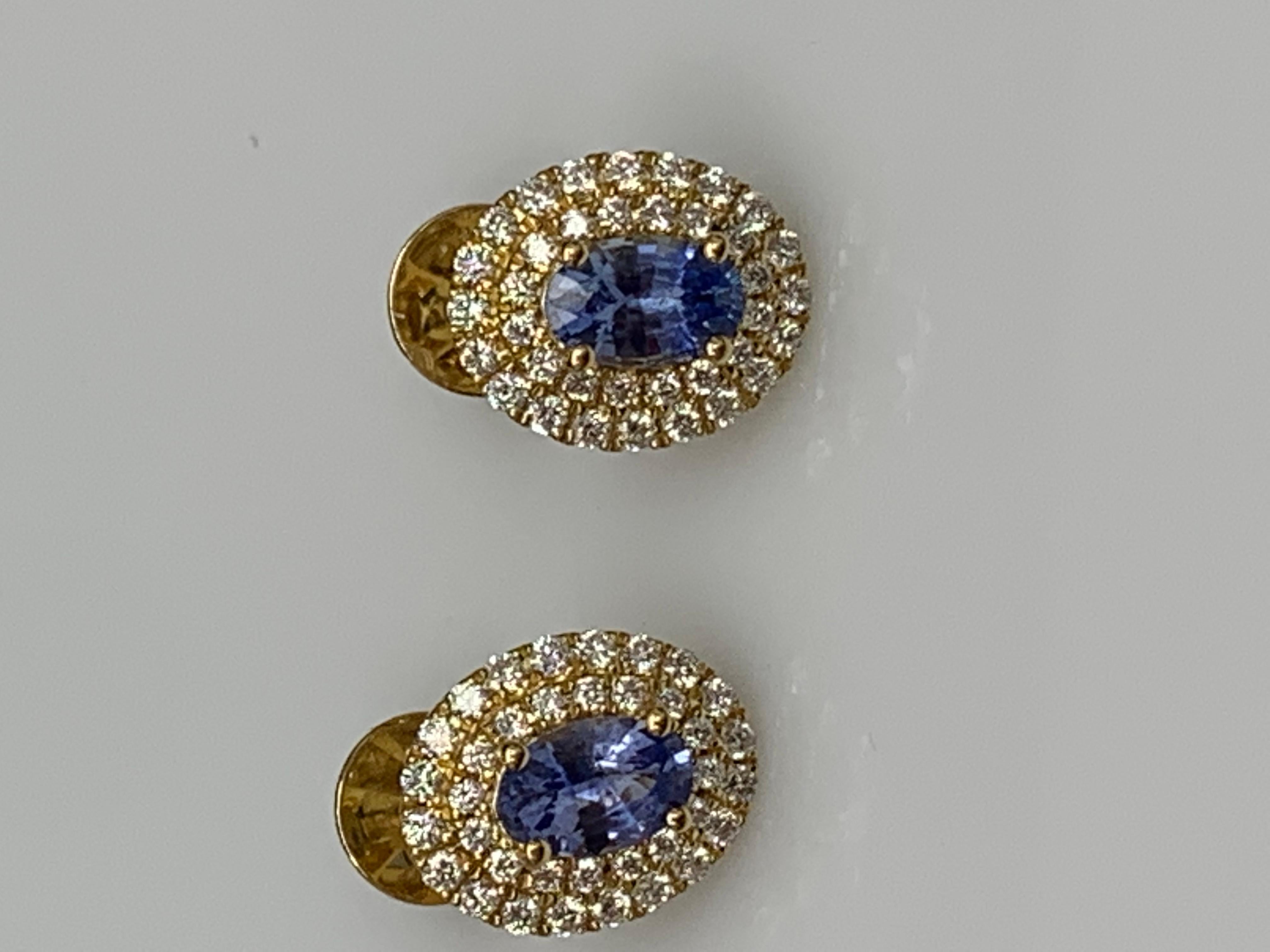 1.03 Carat Oval Cut Blue Sapphire and Diamond Stud Earrings in 18K Yellow Gold In New Condition For Sale In NEW YORK, NY